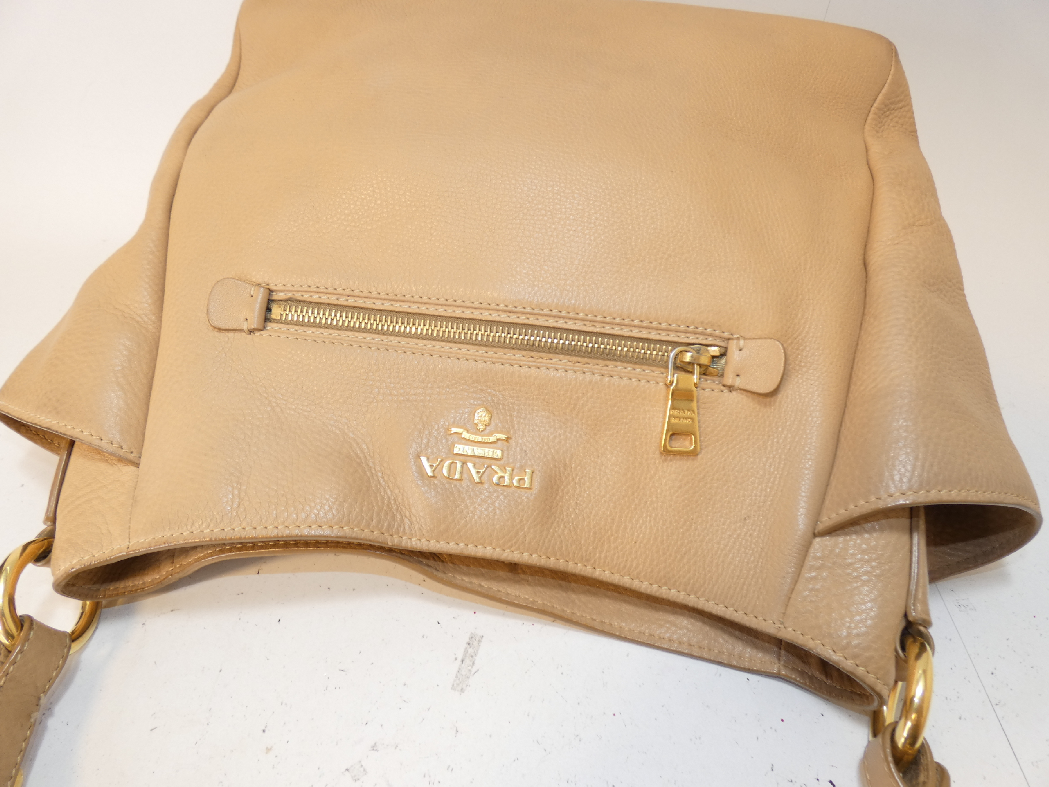 Vitello Beige One-Hand One-Shoulder Shoulder Bag — view 2