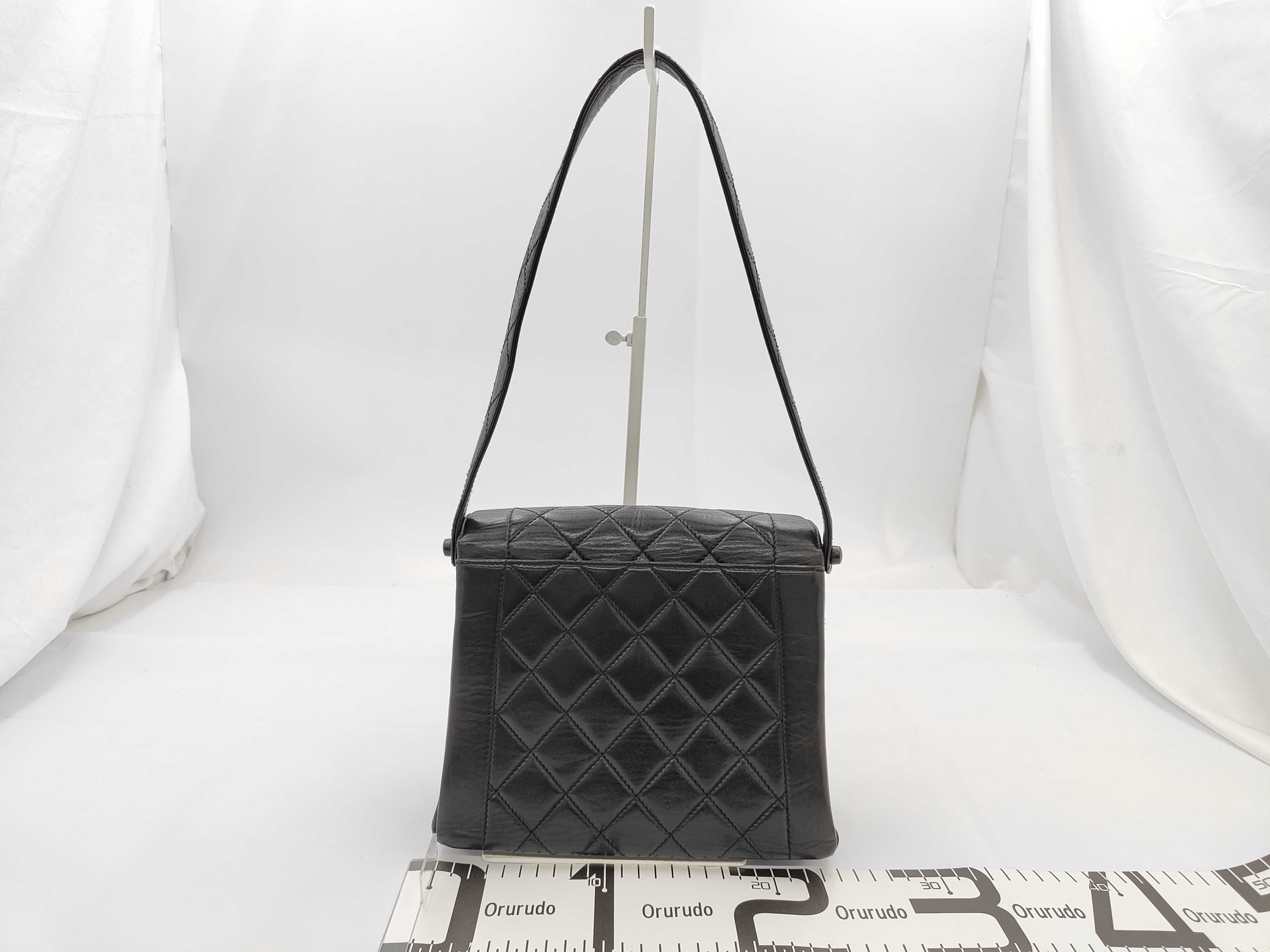 Diana Shoulder Bag, Leather, Black, Gold Hardware, 5003273 — view 2