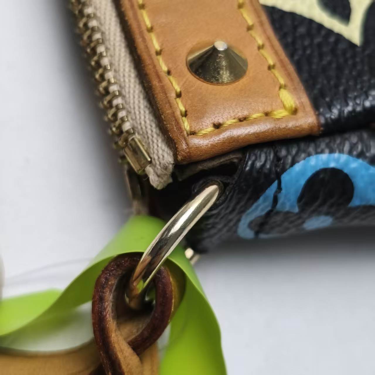 【*Shipped from: China*】LOUIS VUITTON Pochette Accessoires PU Handbag — view 8