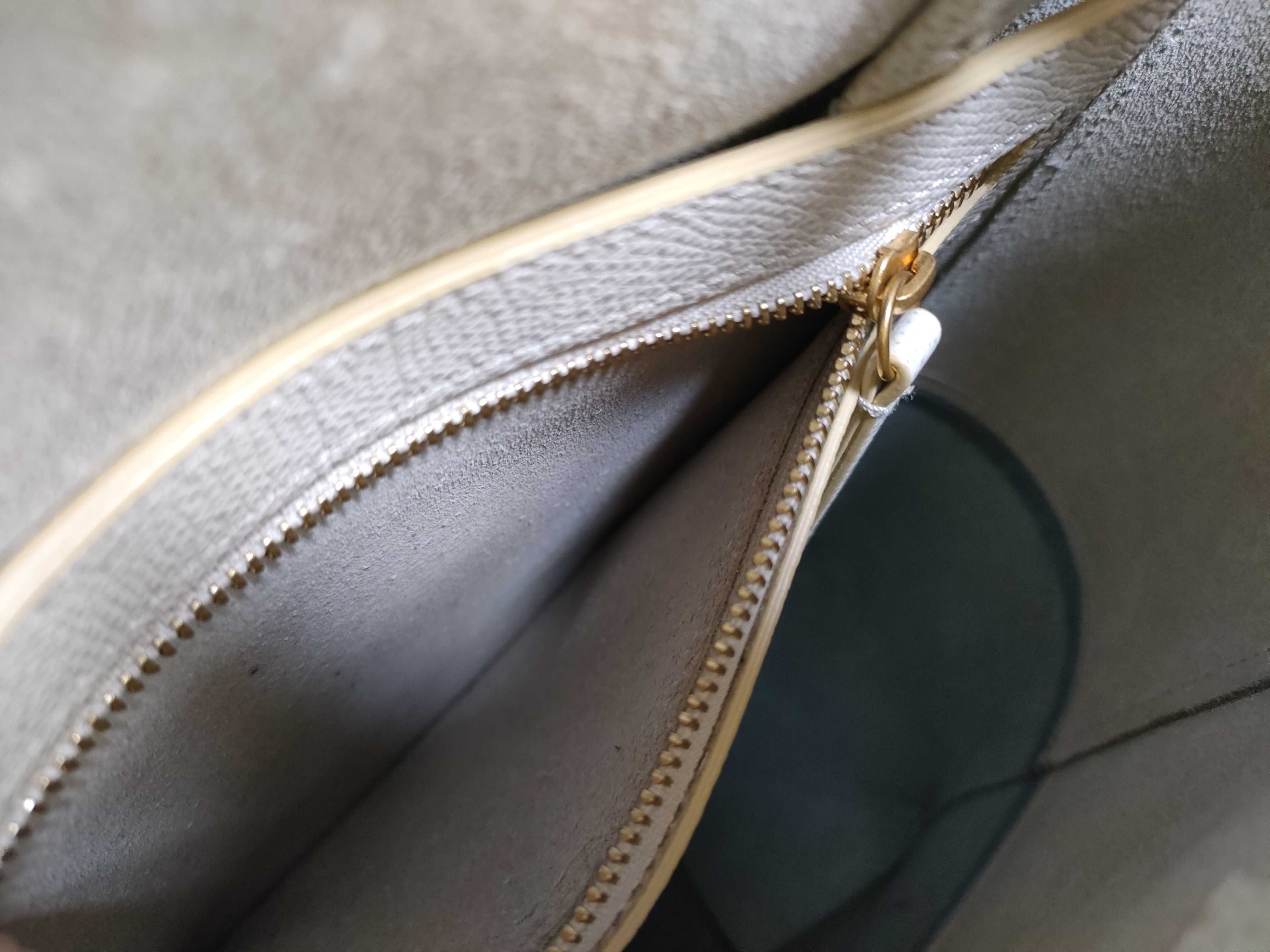 Vertical Cabas Small 2-Way Handbag (Accessories: Dust bag, Shoulder strap) — view 12