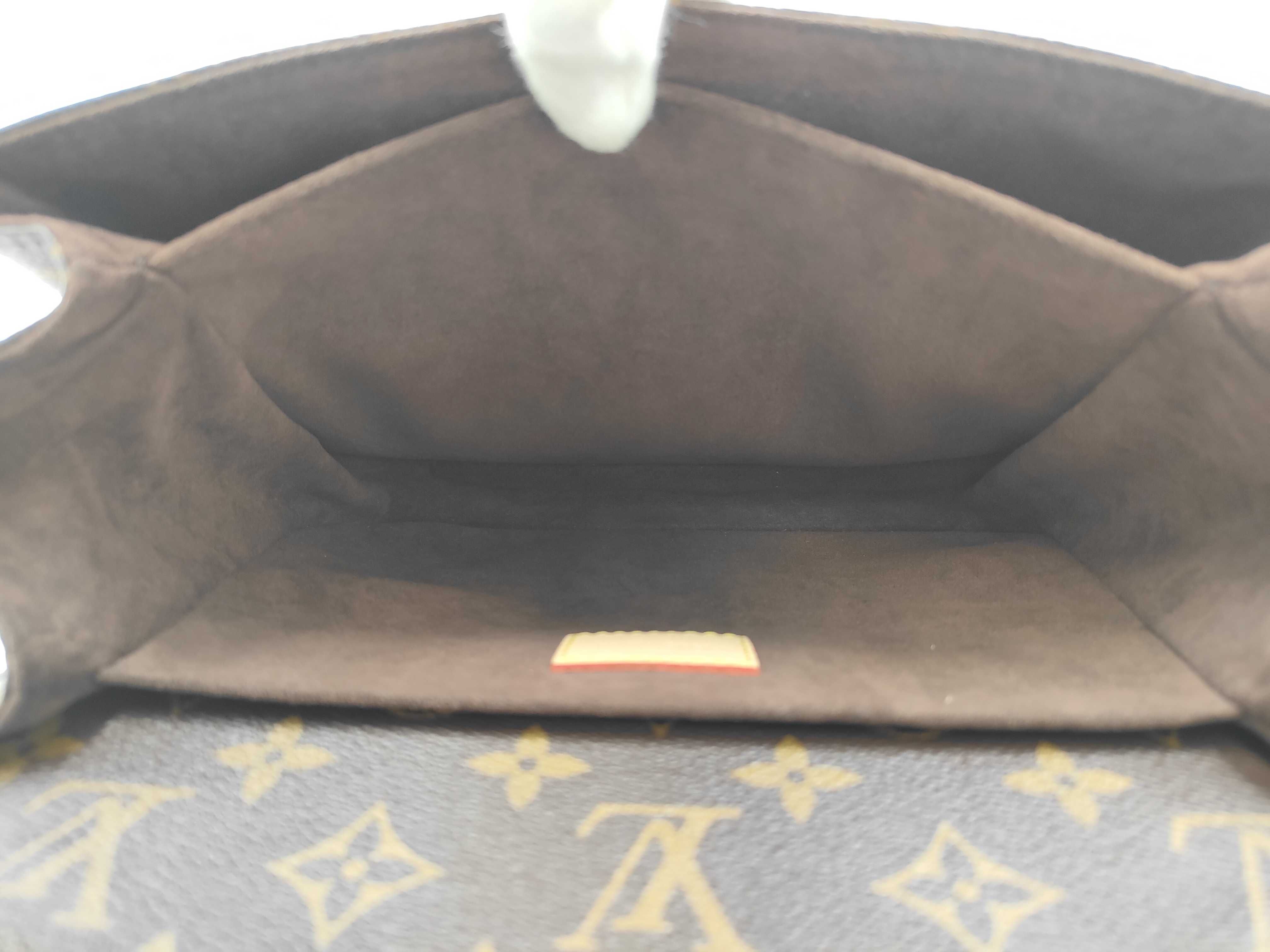 M40780 Monogram Pochette Metis MM Shoulder Bag with Shoulder Strap and Dust Bag — view 11