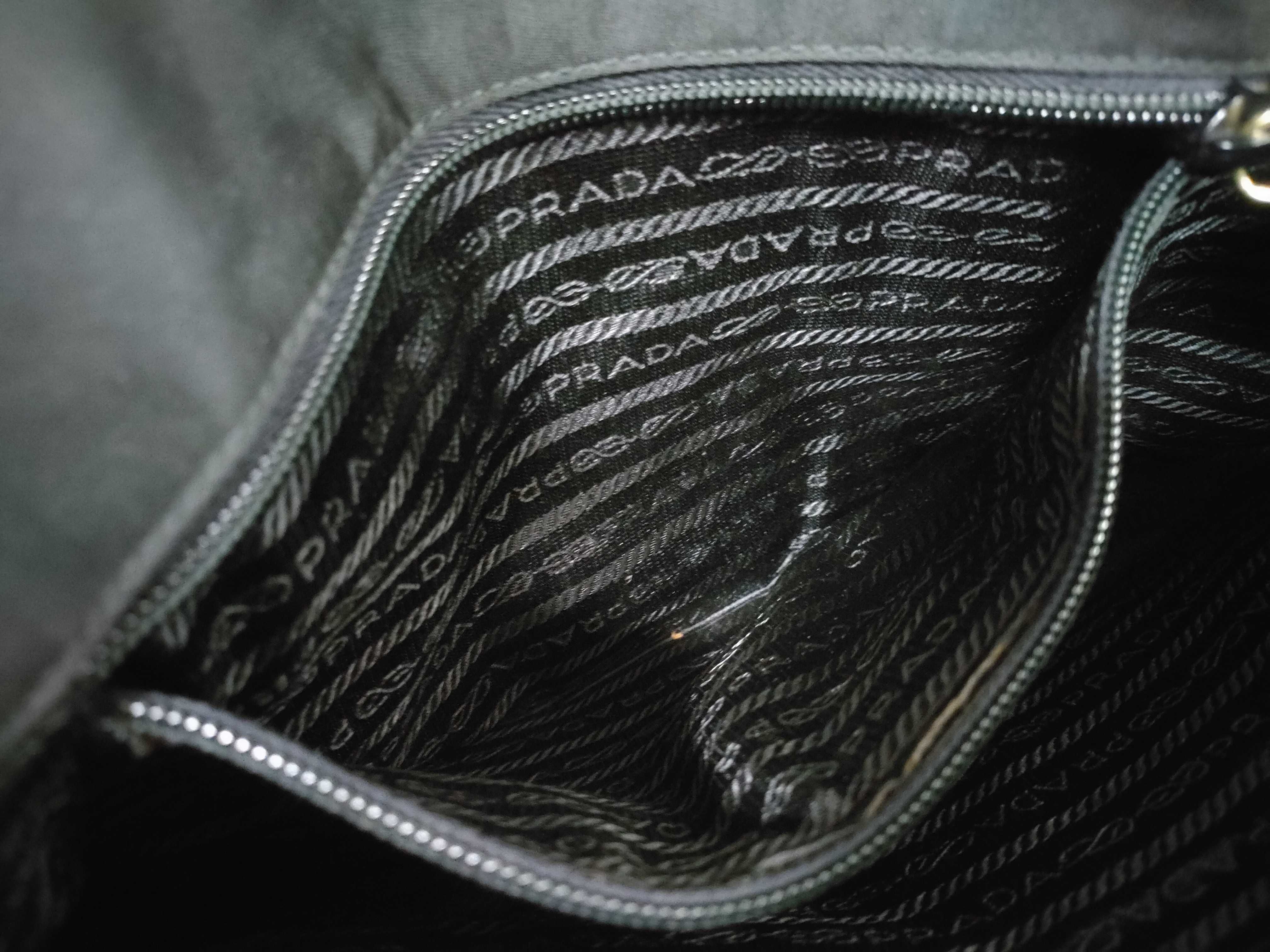 nylon chain tote bag with triangular logo. — view 11