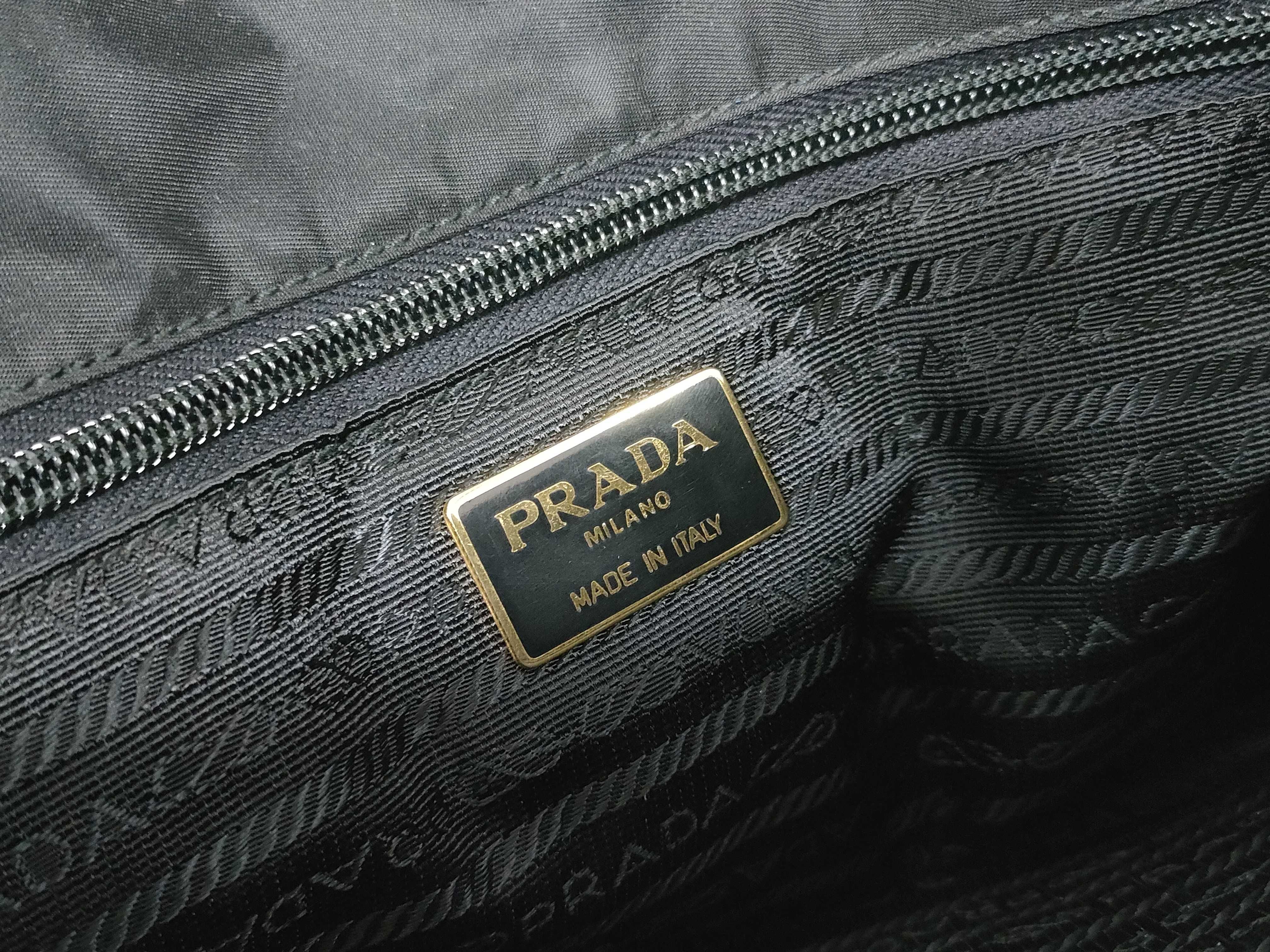 nylon chain tote bag with triangular logo. — view 13