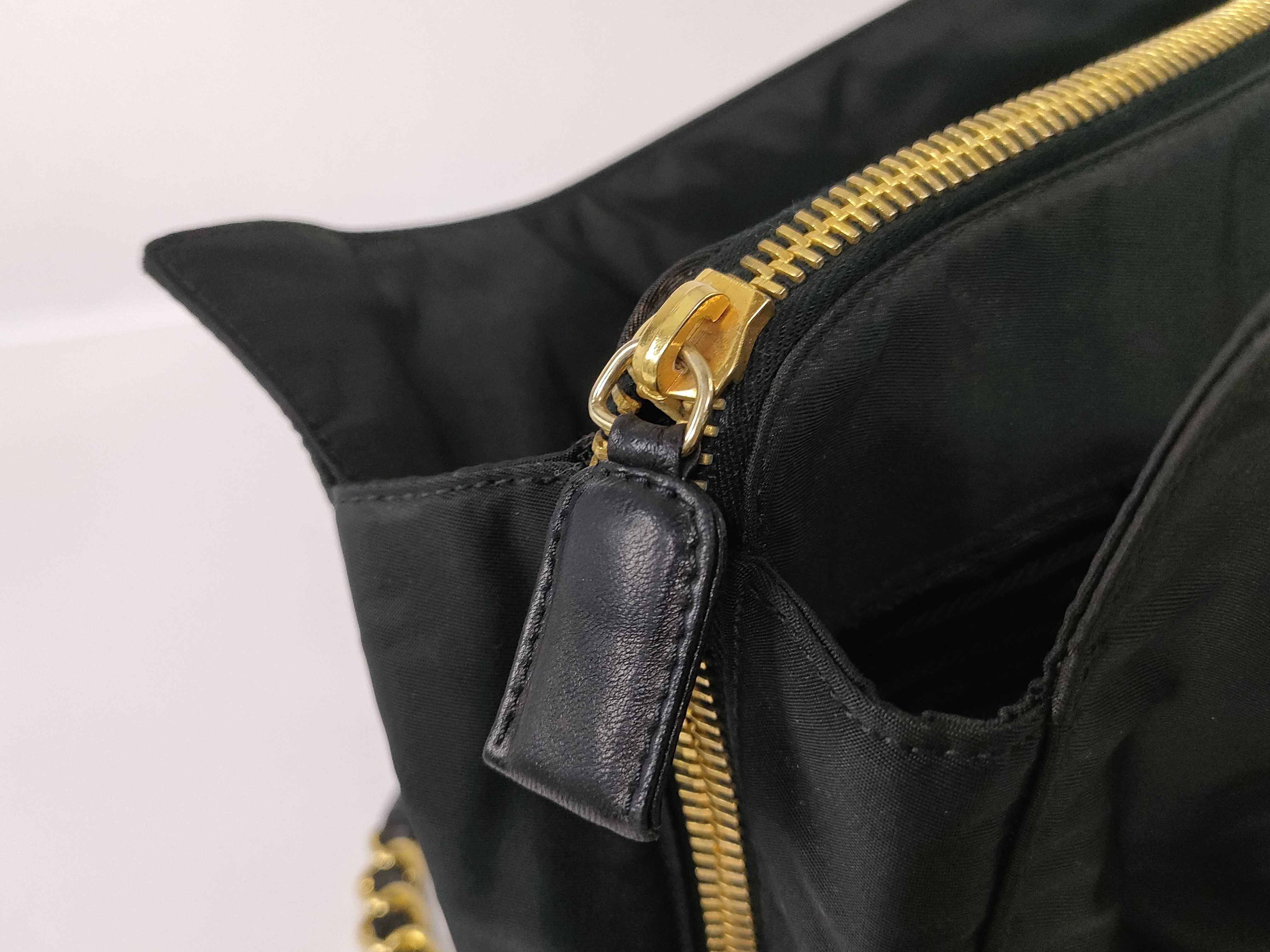 nylon chain tote bag with triangular logo. — view 14