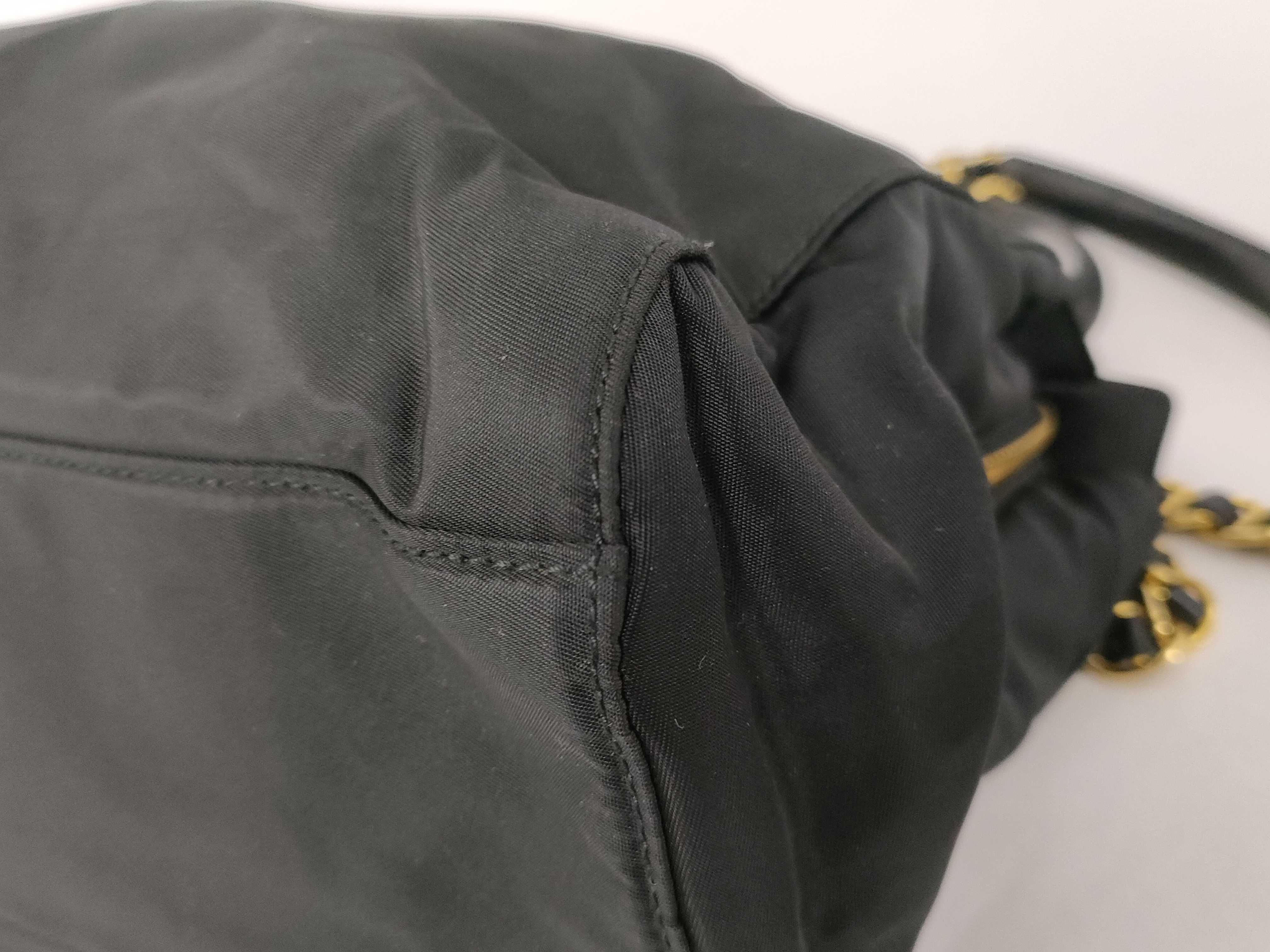 nylon chain tote bag with triangular logo. — view 6
