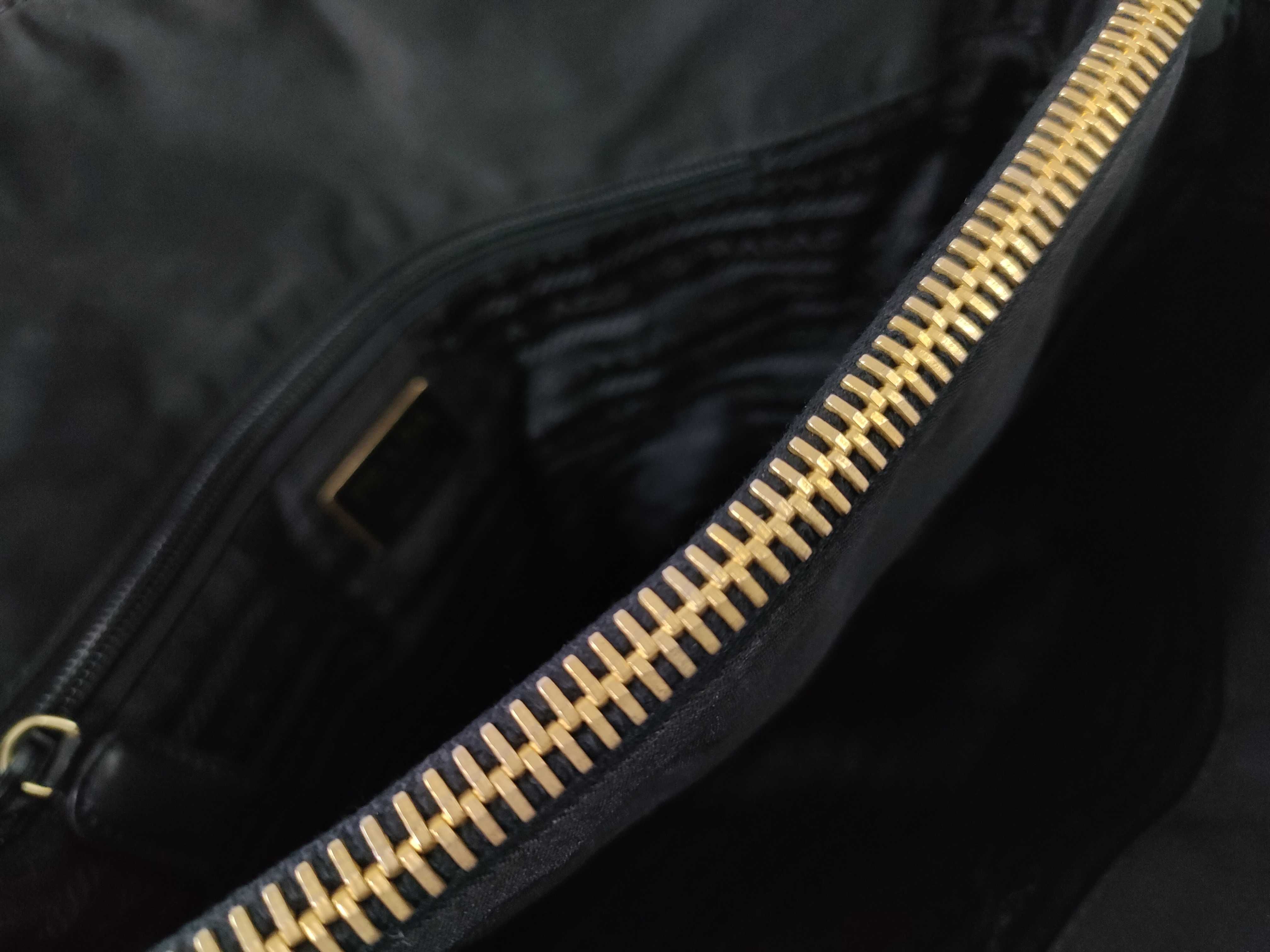 nylon chain tote bag with triangular logo. — view 9