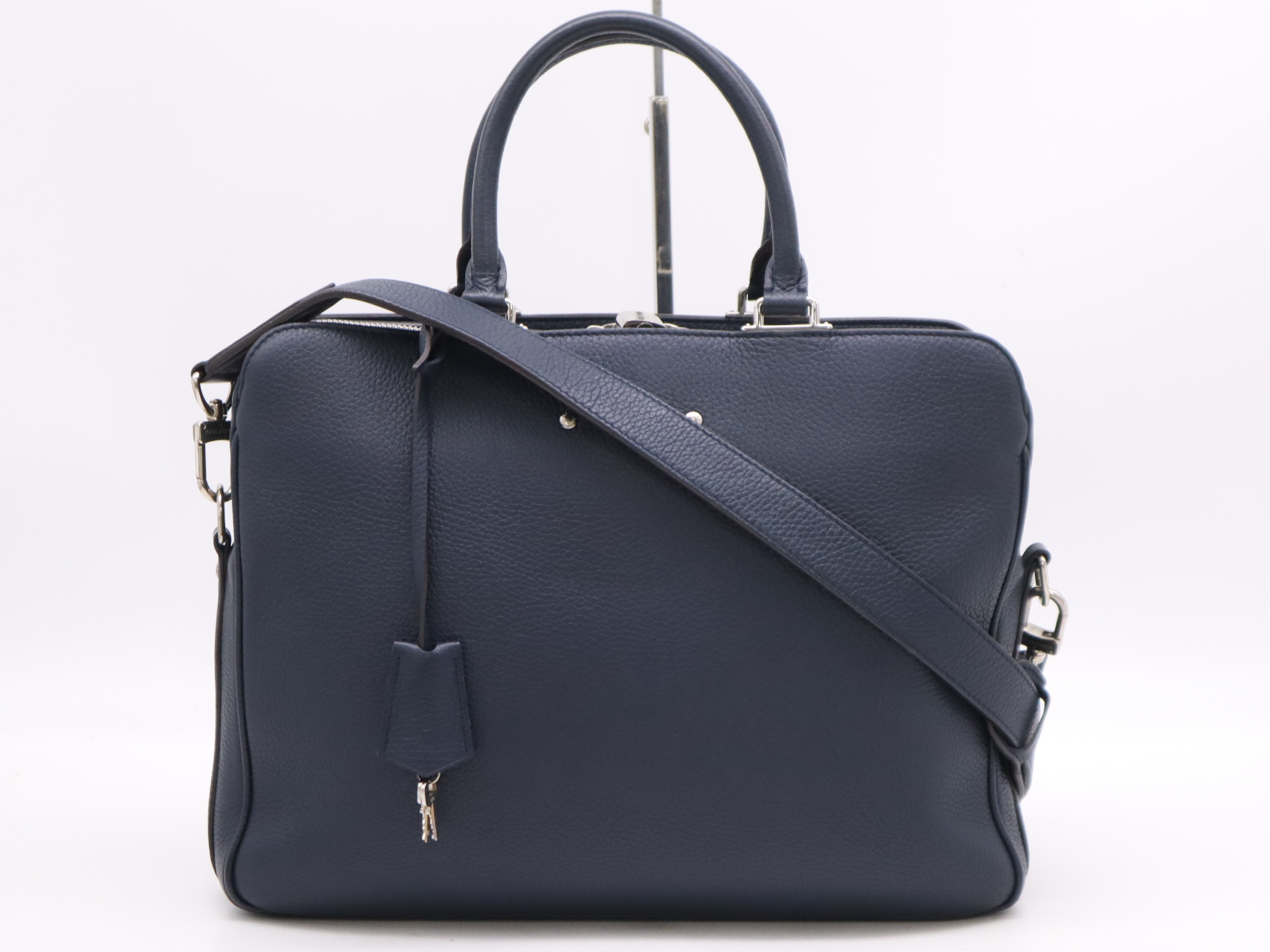 M42681 Taurillon Armand Briefcase MM Handbag with shoulder strap, cadena, key x 2, and crochet