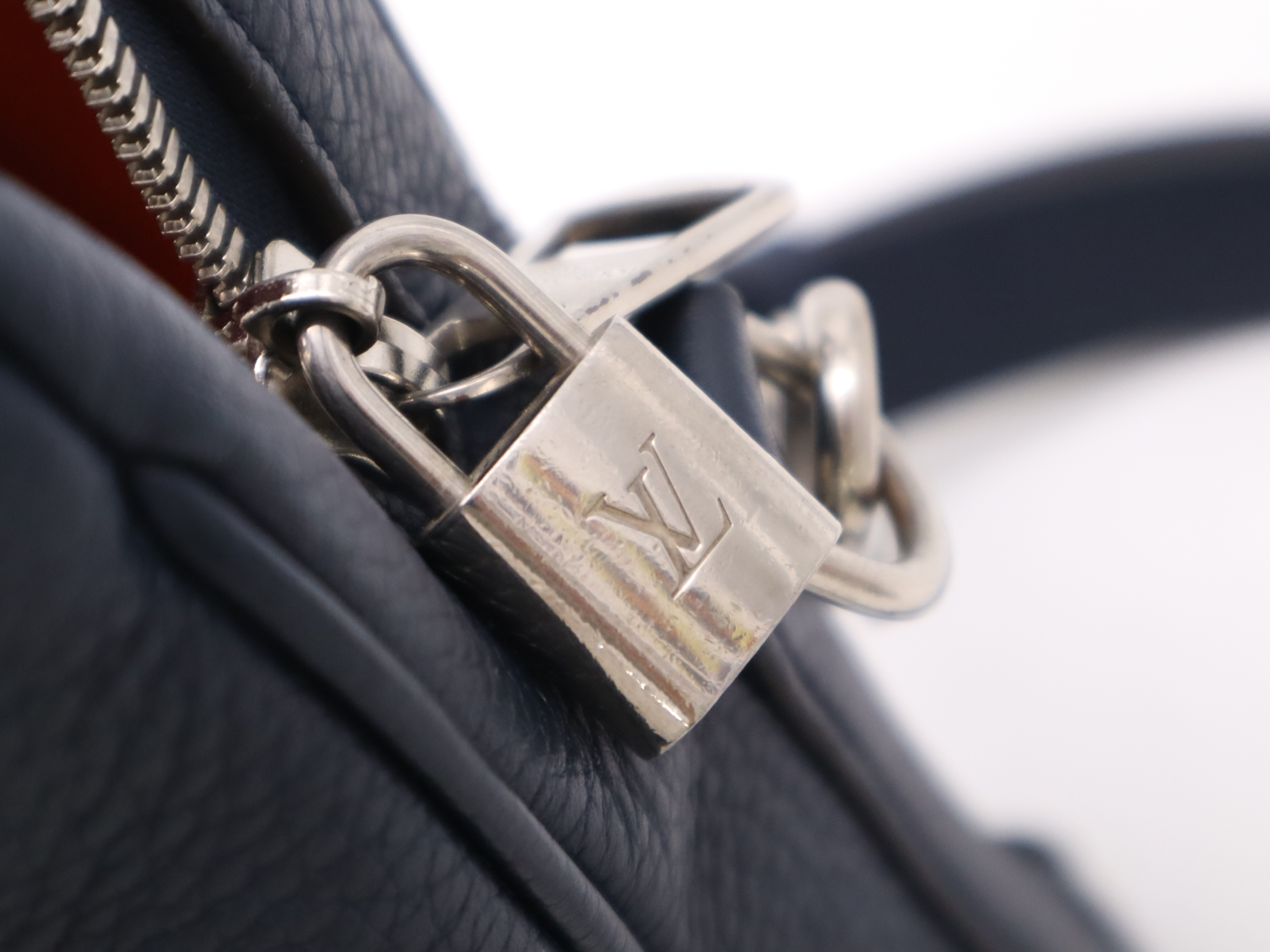 M42681 Taurillon Armand Briefcase MM Handbag with shoulder strap, cadena, key x 2, and crochet — view 13