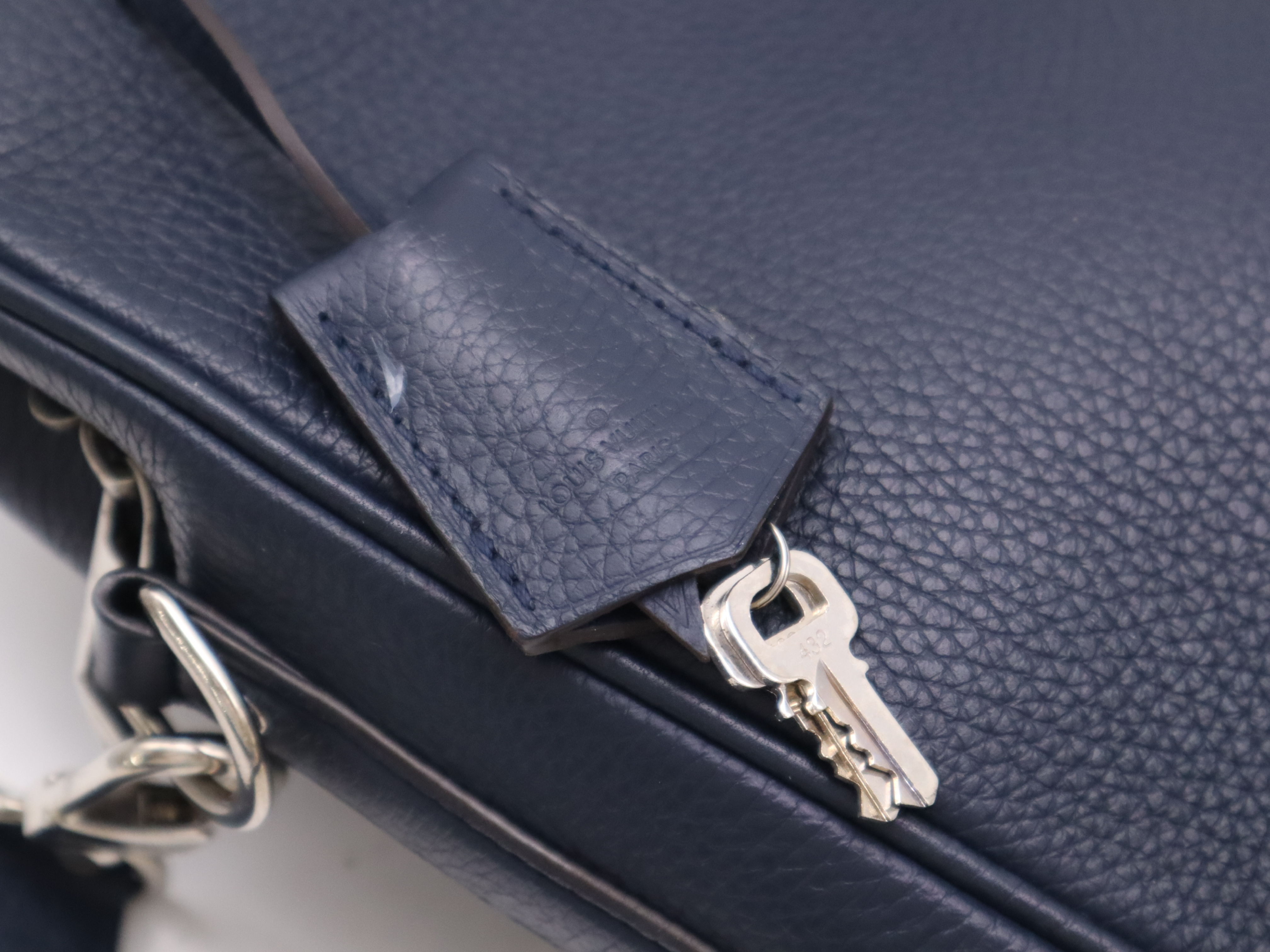 M42681 Taurillon Armand Briefcase MM Handbag with shoulder strap, cadena, key x 2, and crochet — view 14