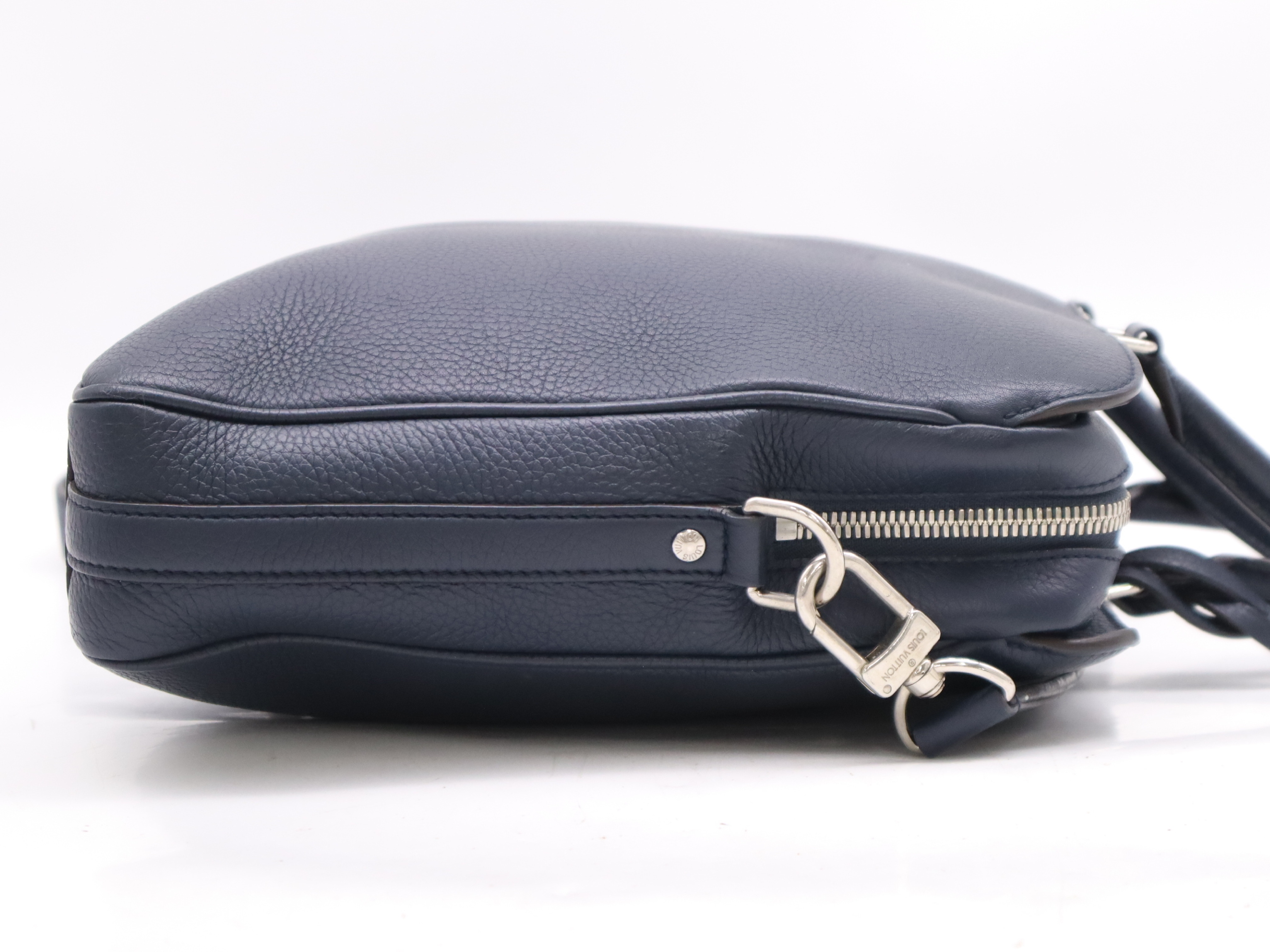 M42681 Taurillon Armand Briefcase MM Handbag with shoulder strap, cadena, key x 2, and crochet — view 5