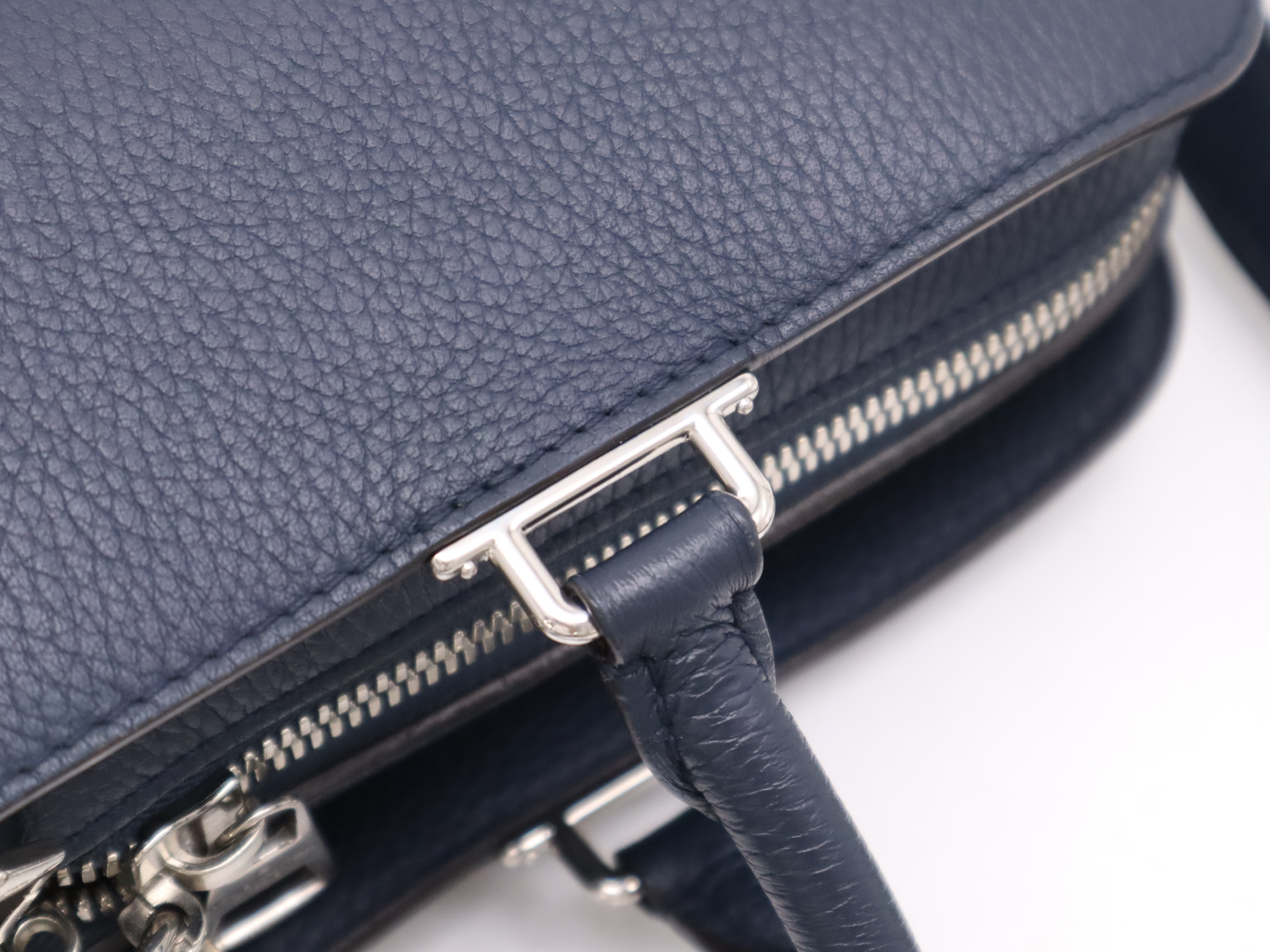 M42681 Taurillon Armand Briefcase MM Handbag with shoulder strap, cadena, key x 2, and crochet — view 8