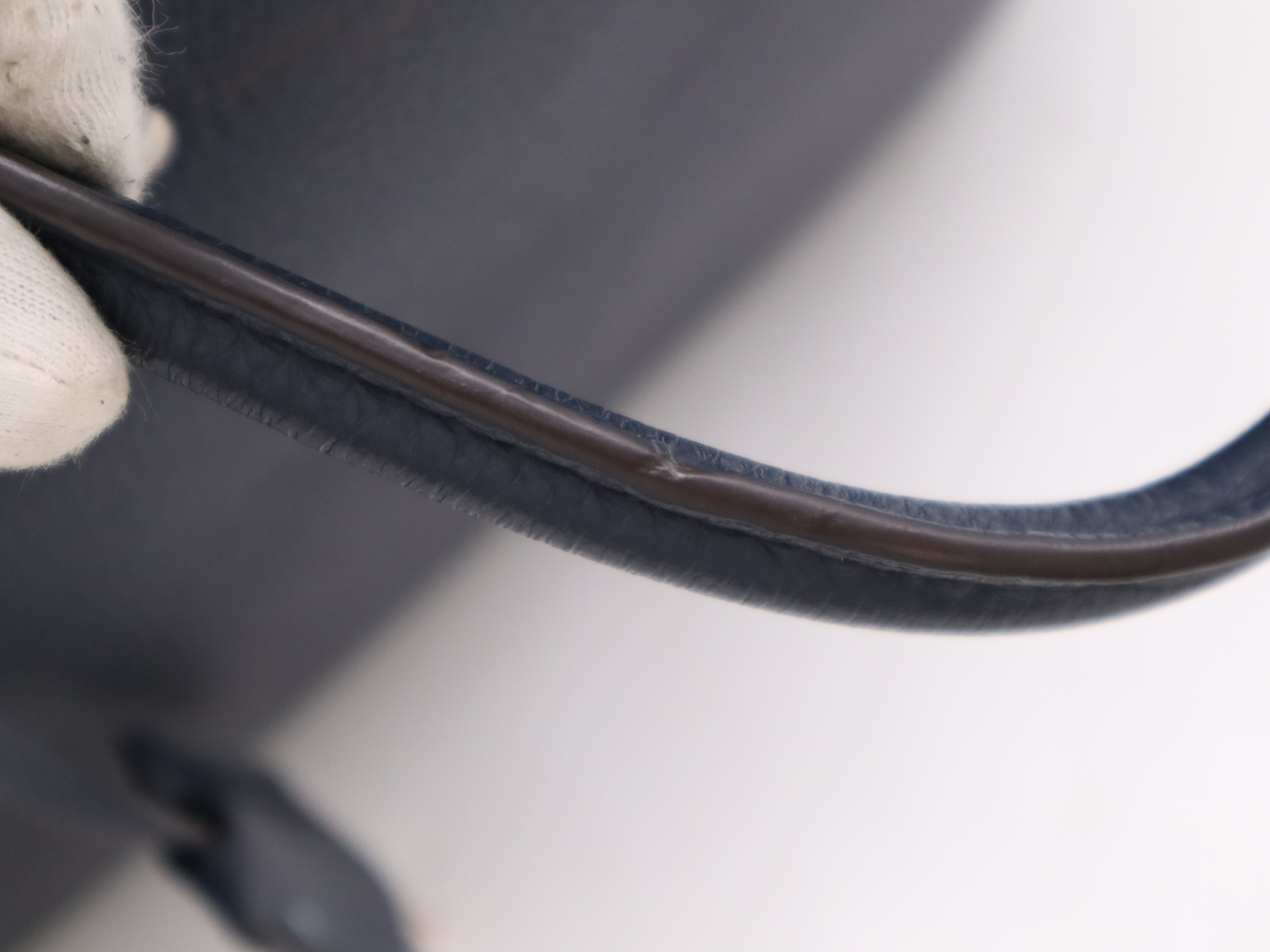 M42681 Taurillon Armand Briefcase MM Handbag with shoulder strap, cadena, key x 2, and crochet — view 9
