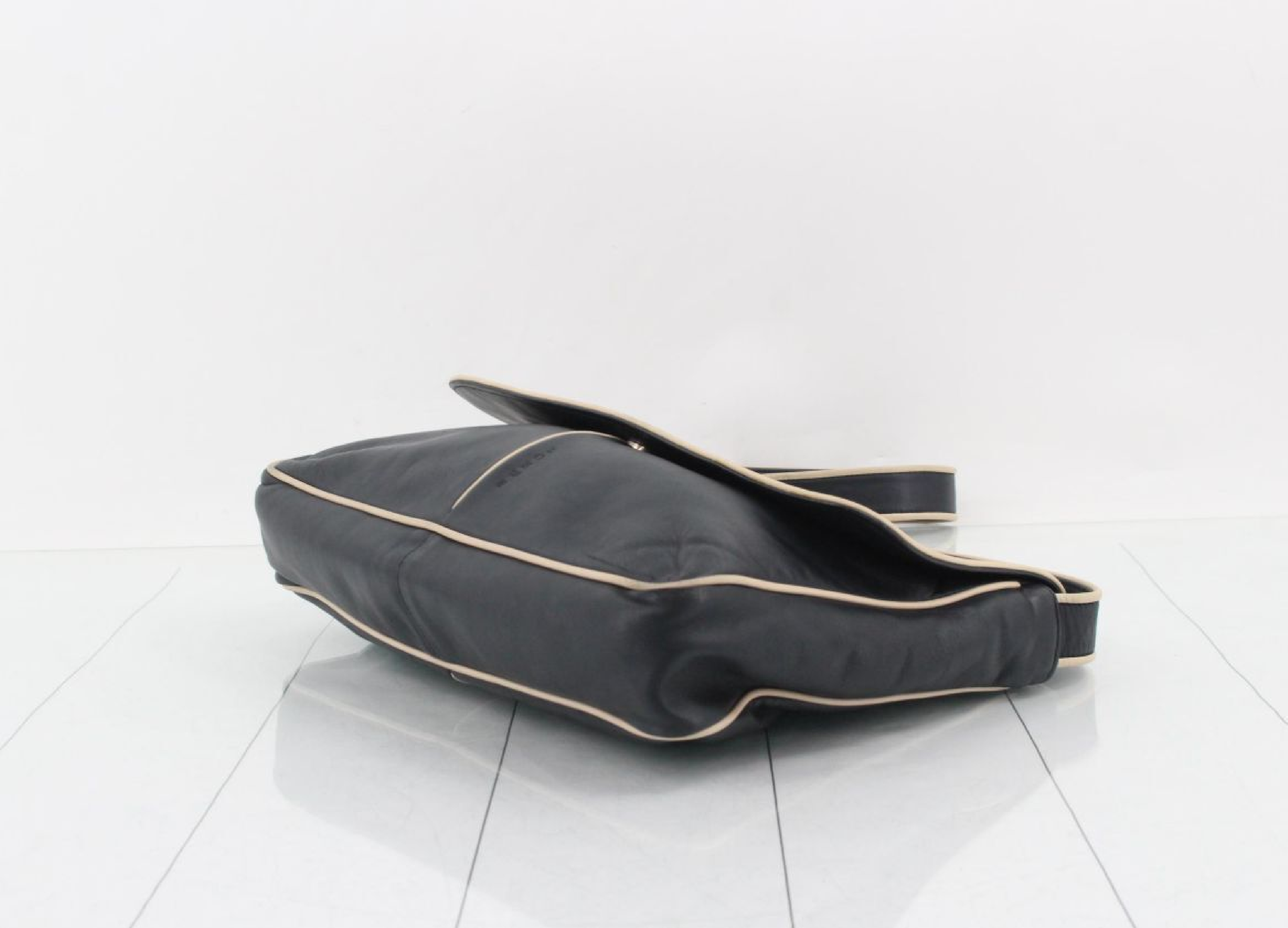 Anagram Leather Shoulder Bag — view 4