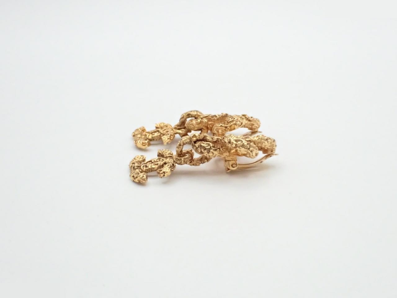 Earrings with Coco Mark design, gold. — view 3