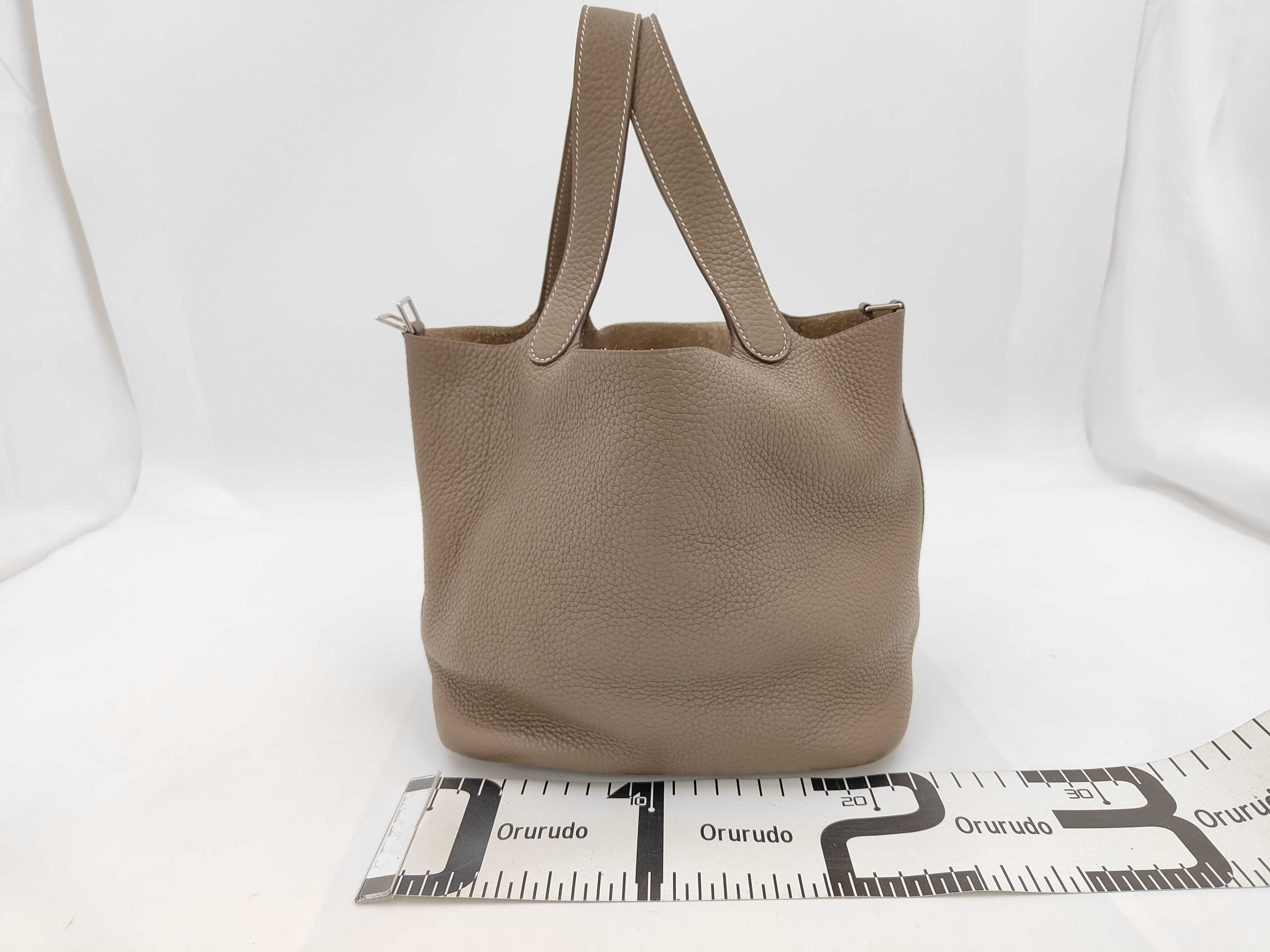 Picotin Lock MM 22 Taurillon Clemence Etoupe Handbag — view 2