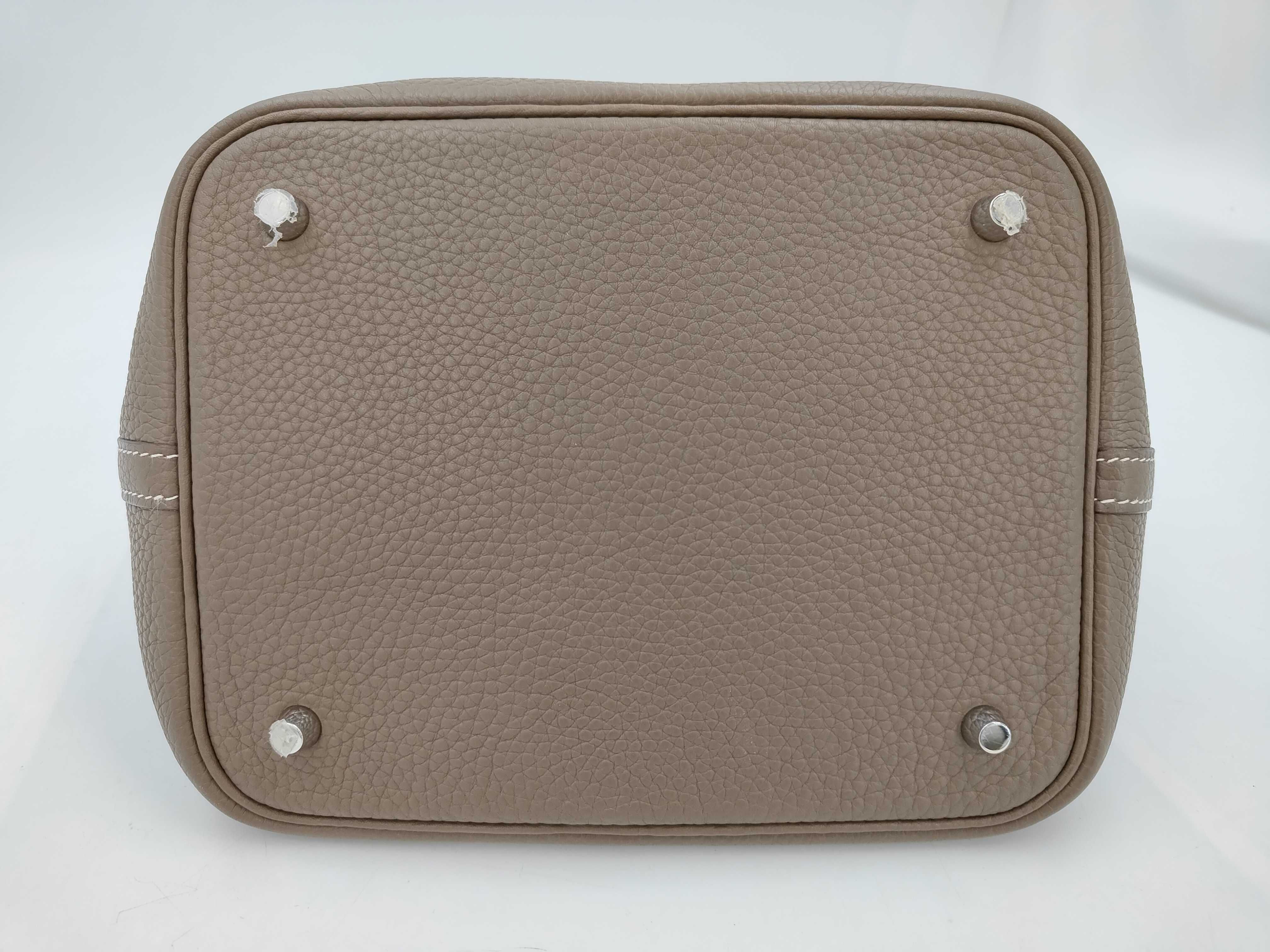 Picotin Lock MM 22 Taurillon Clemence Etoupe Handbag — view 7