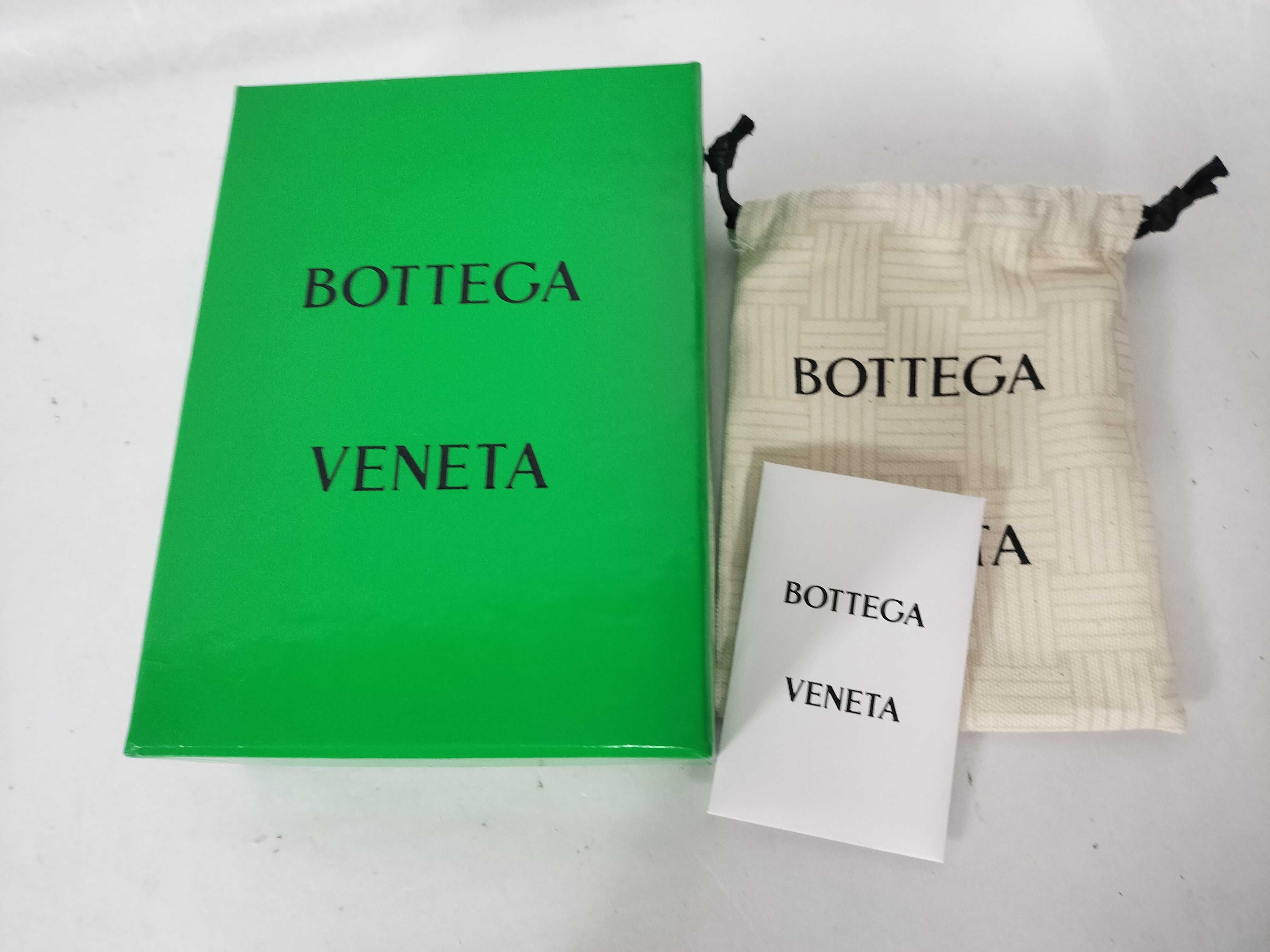 Intrecciato Maxi Intrecciato Cassette Leather Compact Wallet — view 10