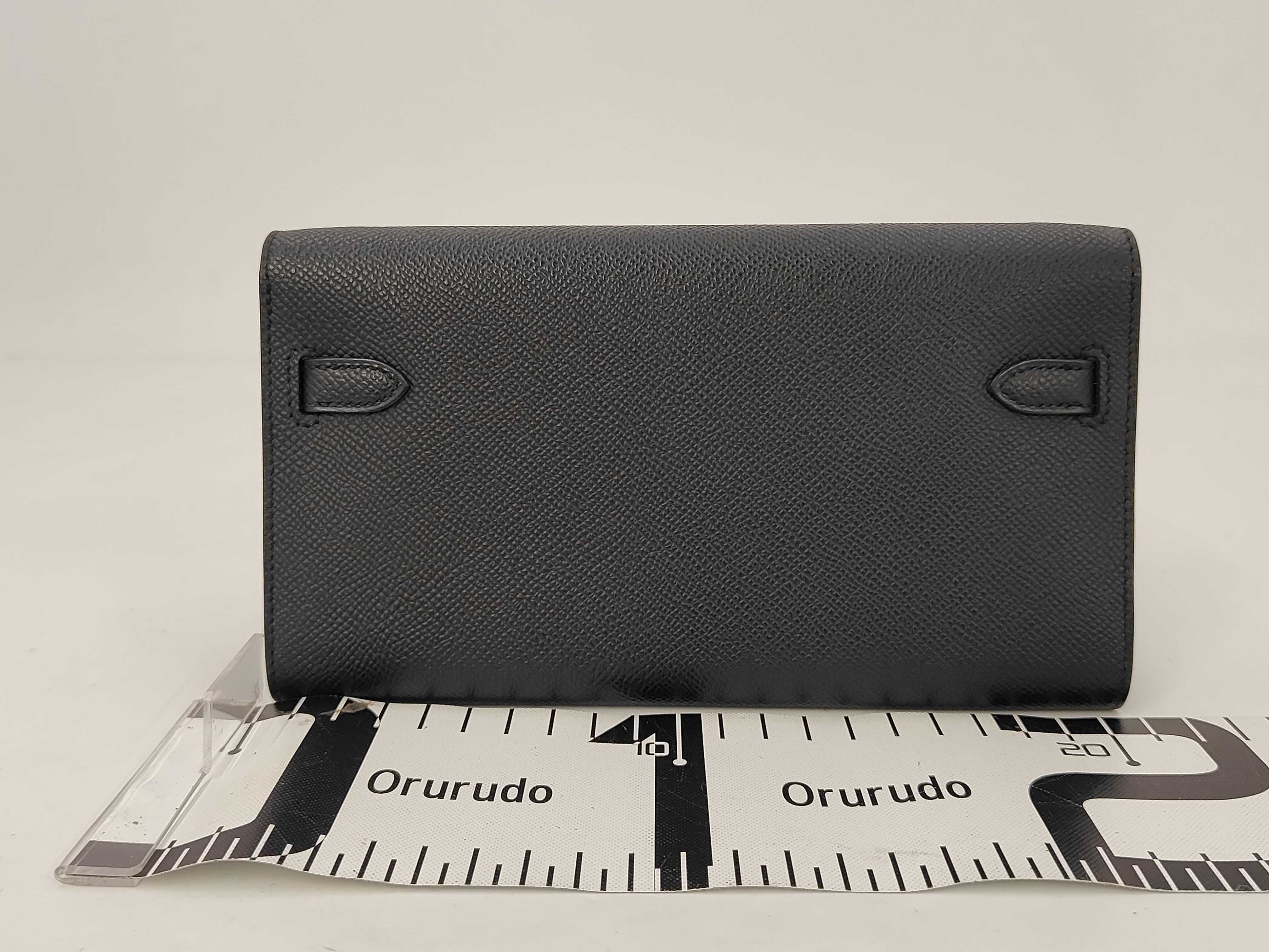 Kelly Wallet To Go, Veau Epsom leather, black, silver hardware, K stamp. — view 2