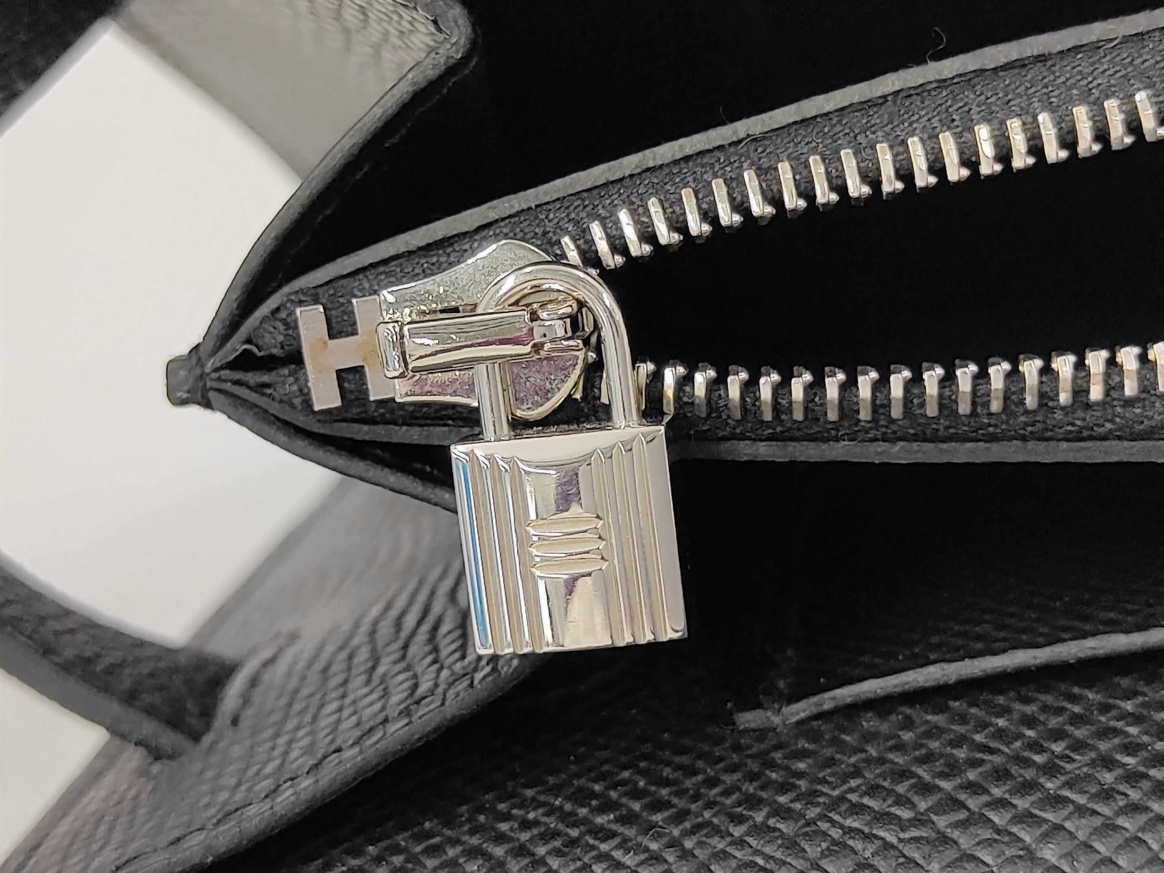 Kelly Wallet To Go, Veau Epsom leather, black, silver hardware, K stamp. — view 7