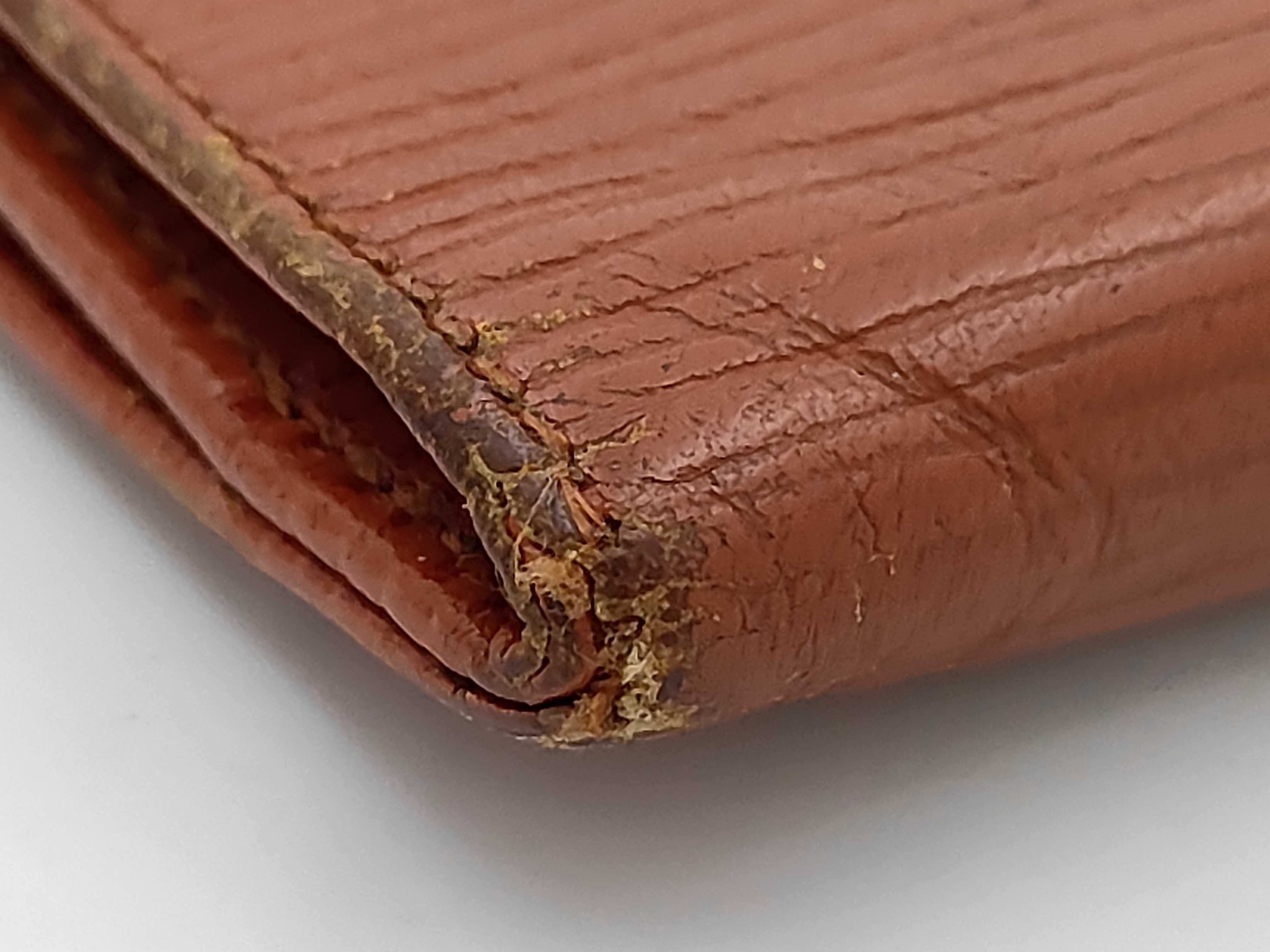 wallet — view 3