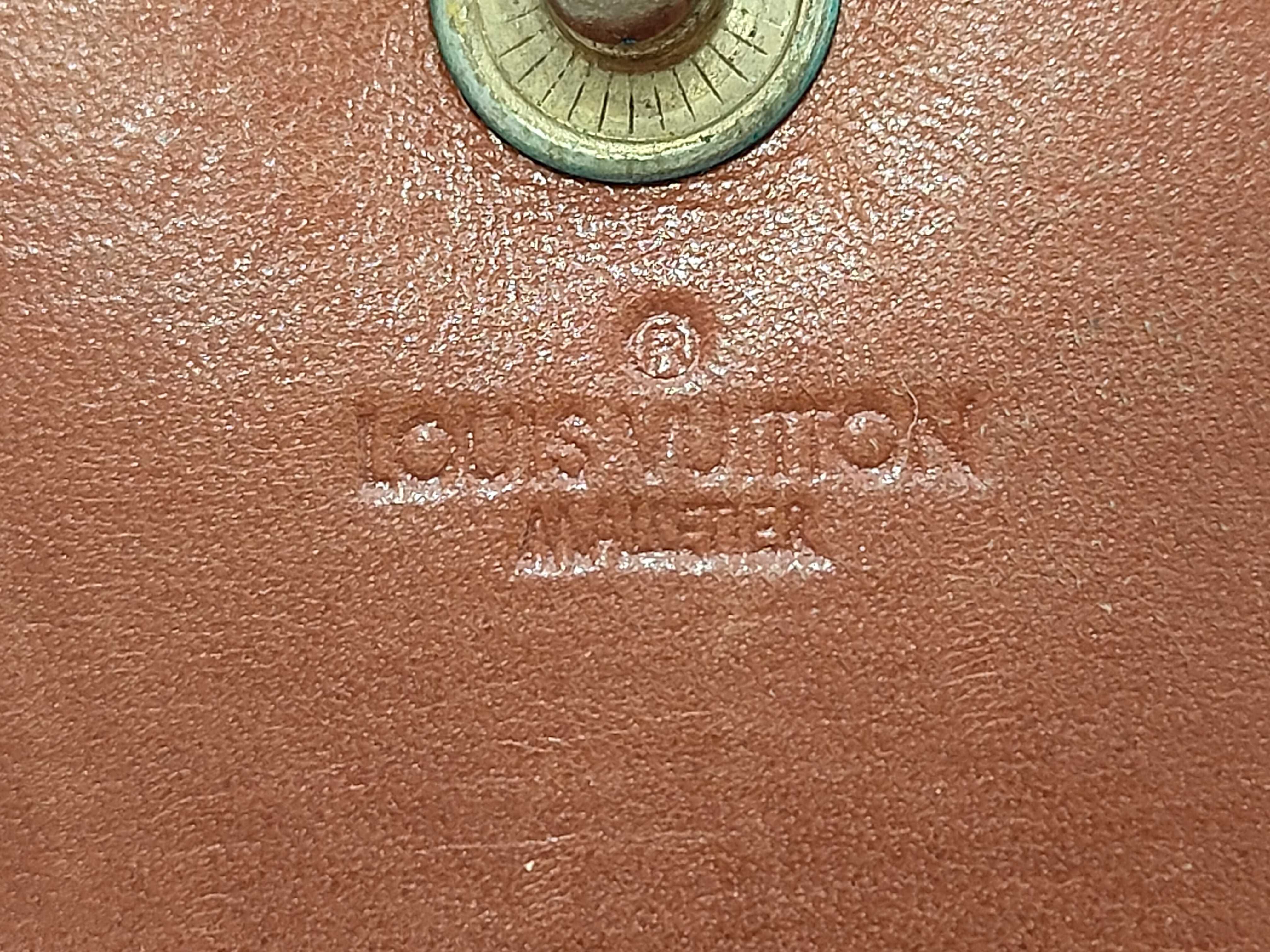 wallet — view 5