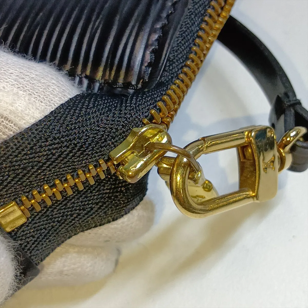 Epi Pochette Accessoires M52942 AR0956 Black — view 11