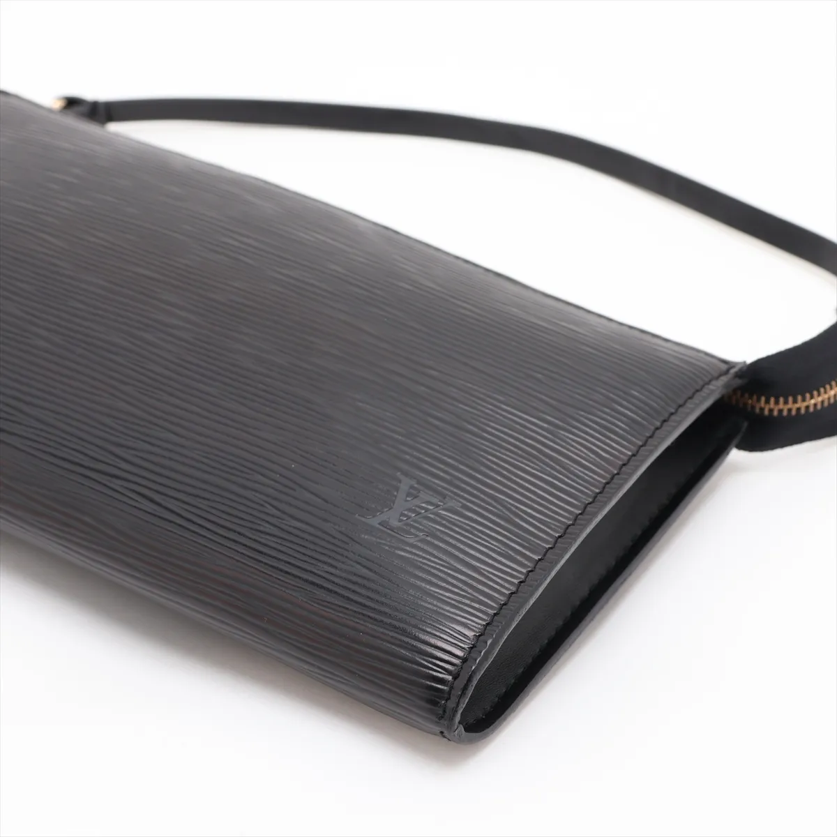 Epi Pochette Accessoires M52942 AR0956 Black — view 3