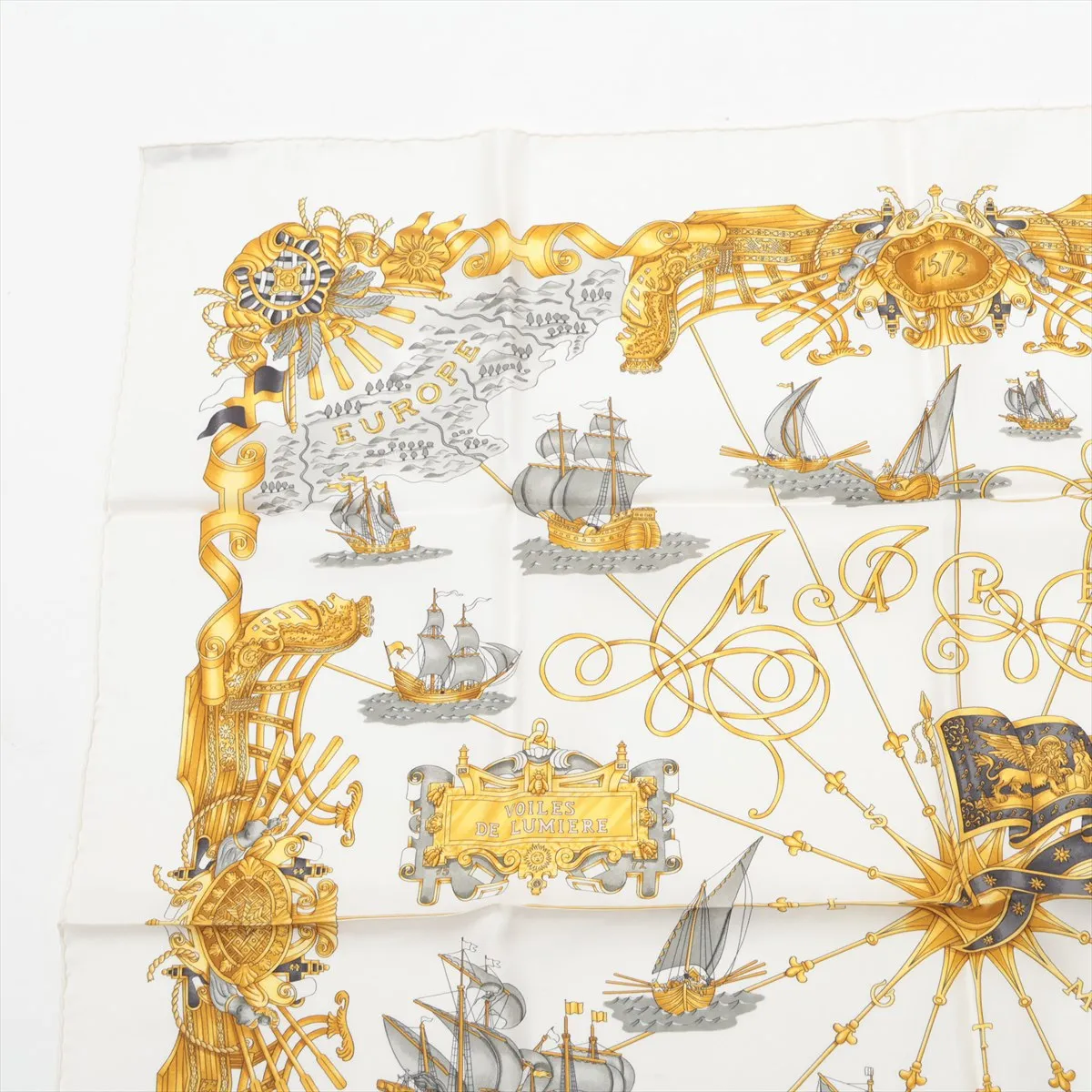 Carre 90 VOILES DE LUMIERE Sailing Ship of Light Scarf Silk Ivory Thread Fuzz Thread Twisting — view 2