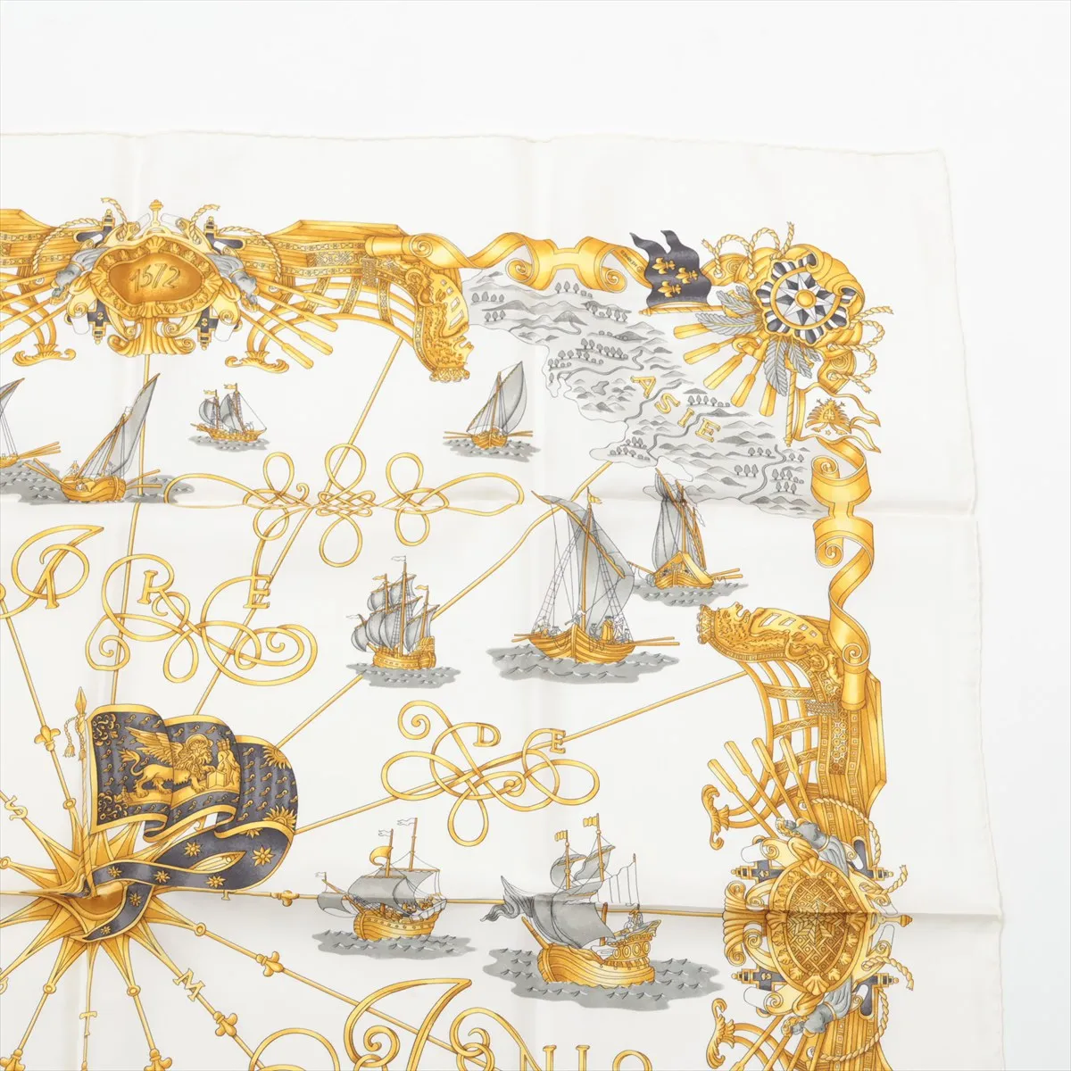 Carre 90 VOILES DE LUMIERE Sailing Ship of Light Scarf Silk Ivory Thread Fuzz Thread Twisting — view 3