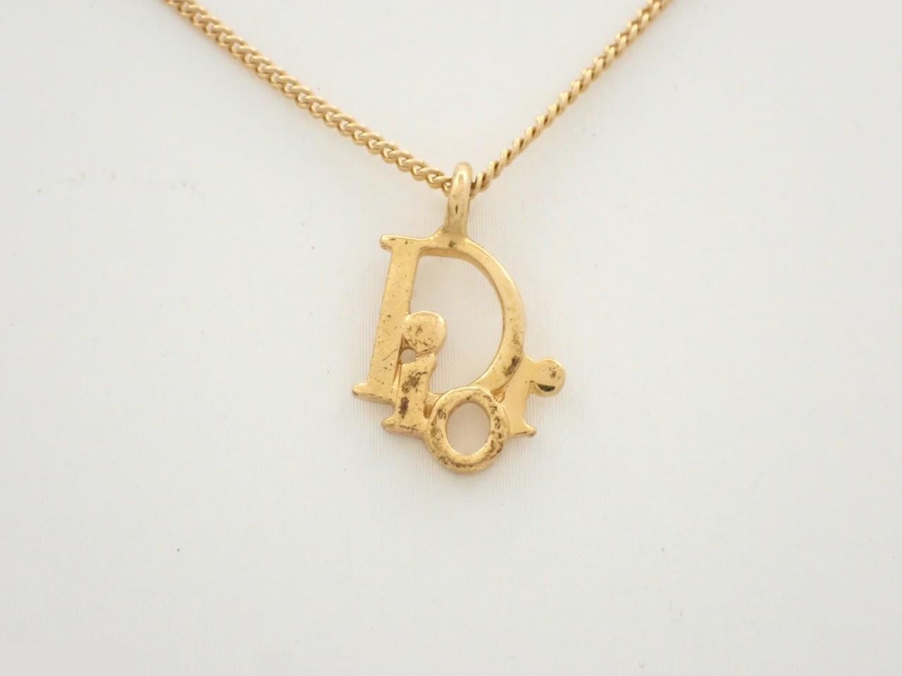 necklace, chain approximately 42cm
