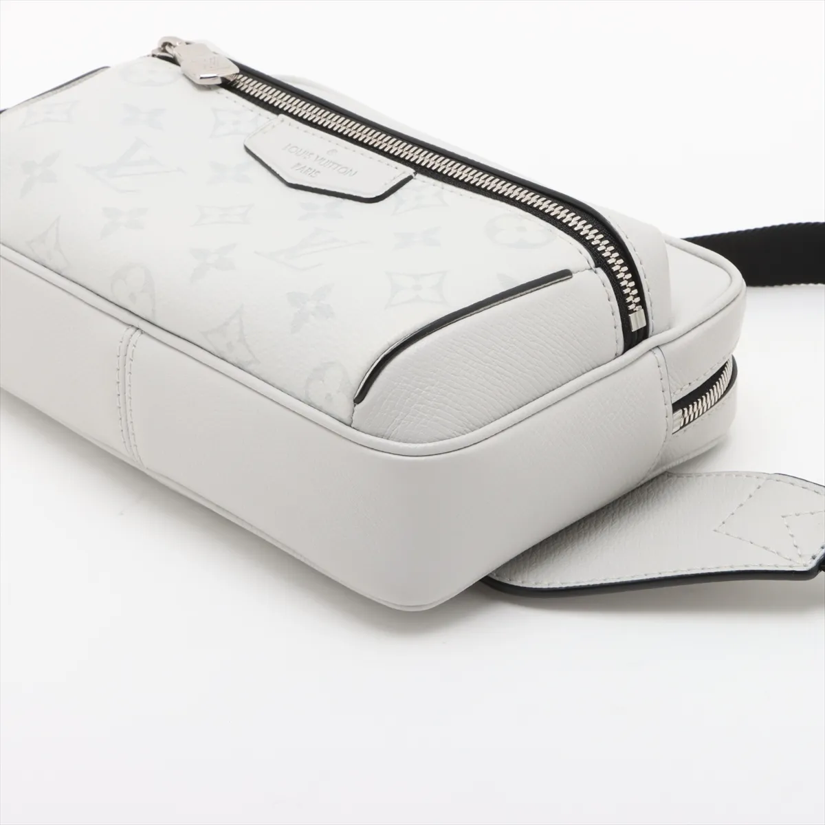 Taigarama Bum Bag Outdoor M30247 FO1119 White RFID reaction available — view 3