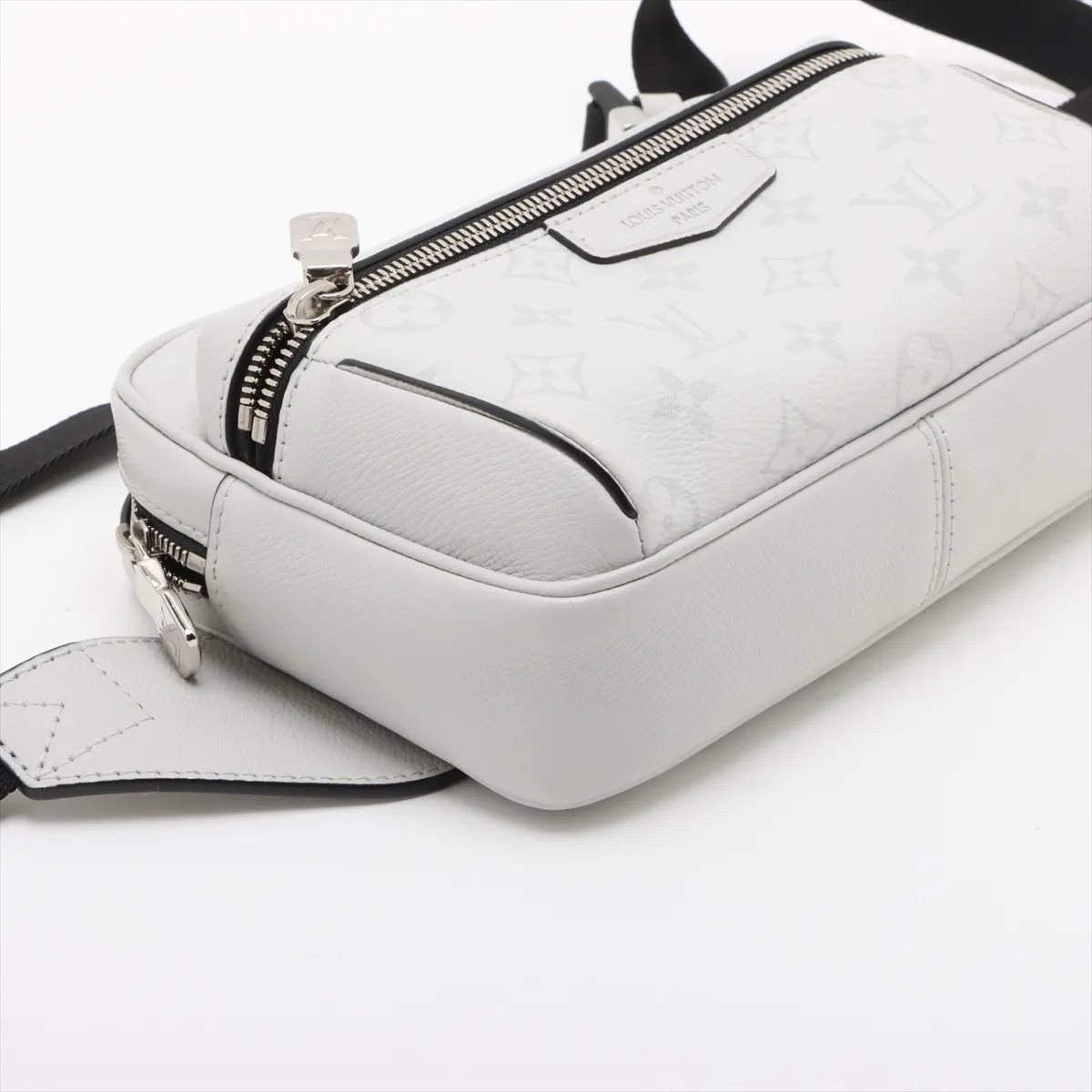 Taigarama Bum Bag Outdoor M30247 FO1119 White RFID reaction available — view 4