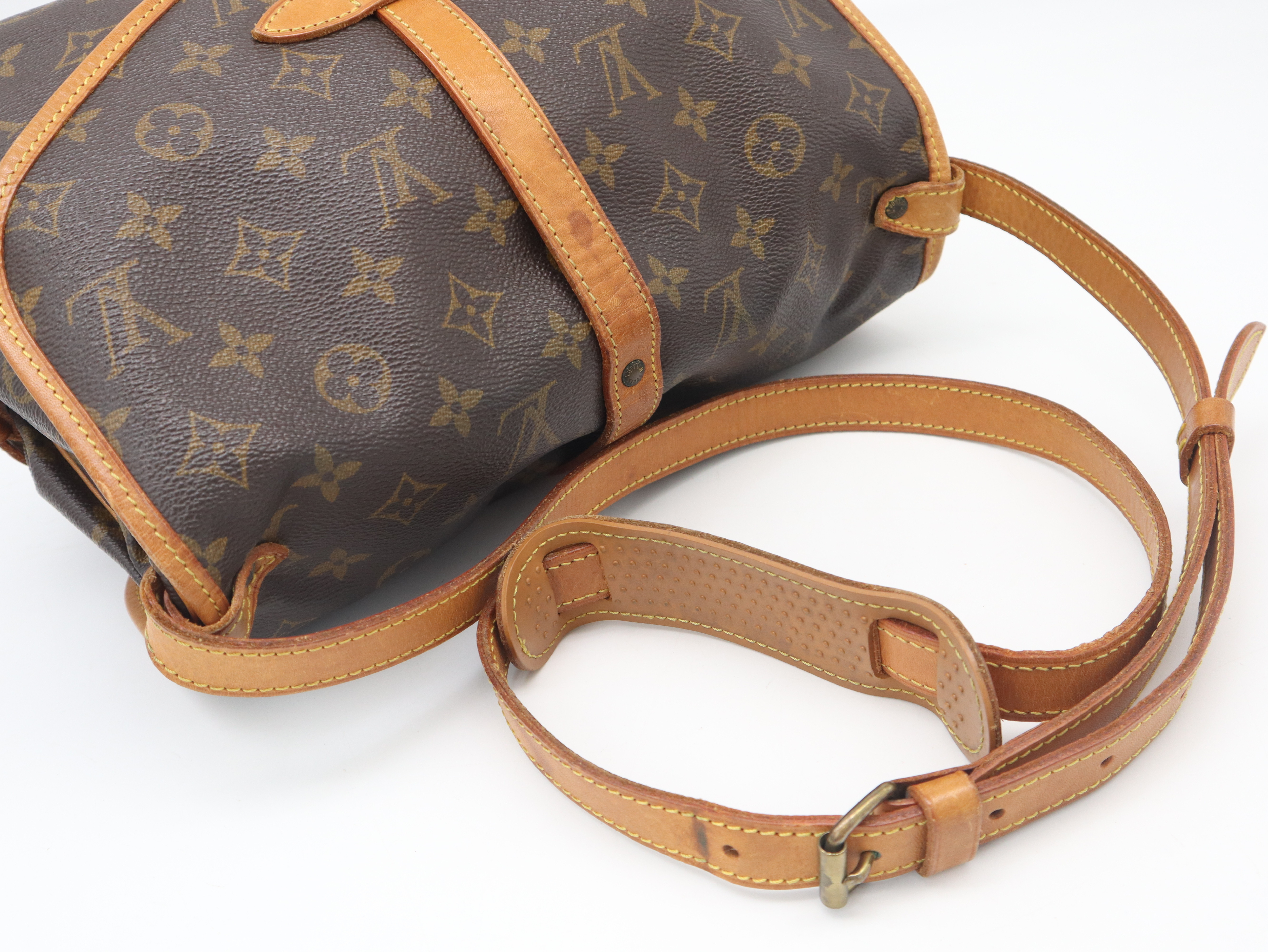 M42256 Monogram Saumur 30 Shoulder Bag — view 6