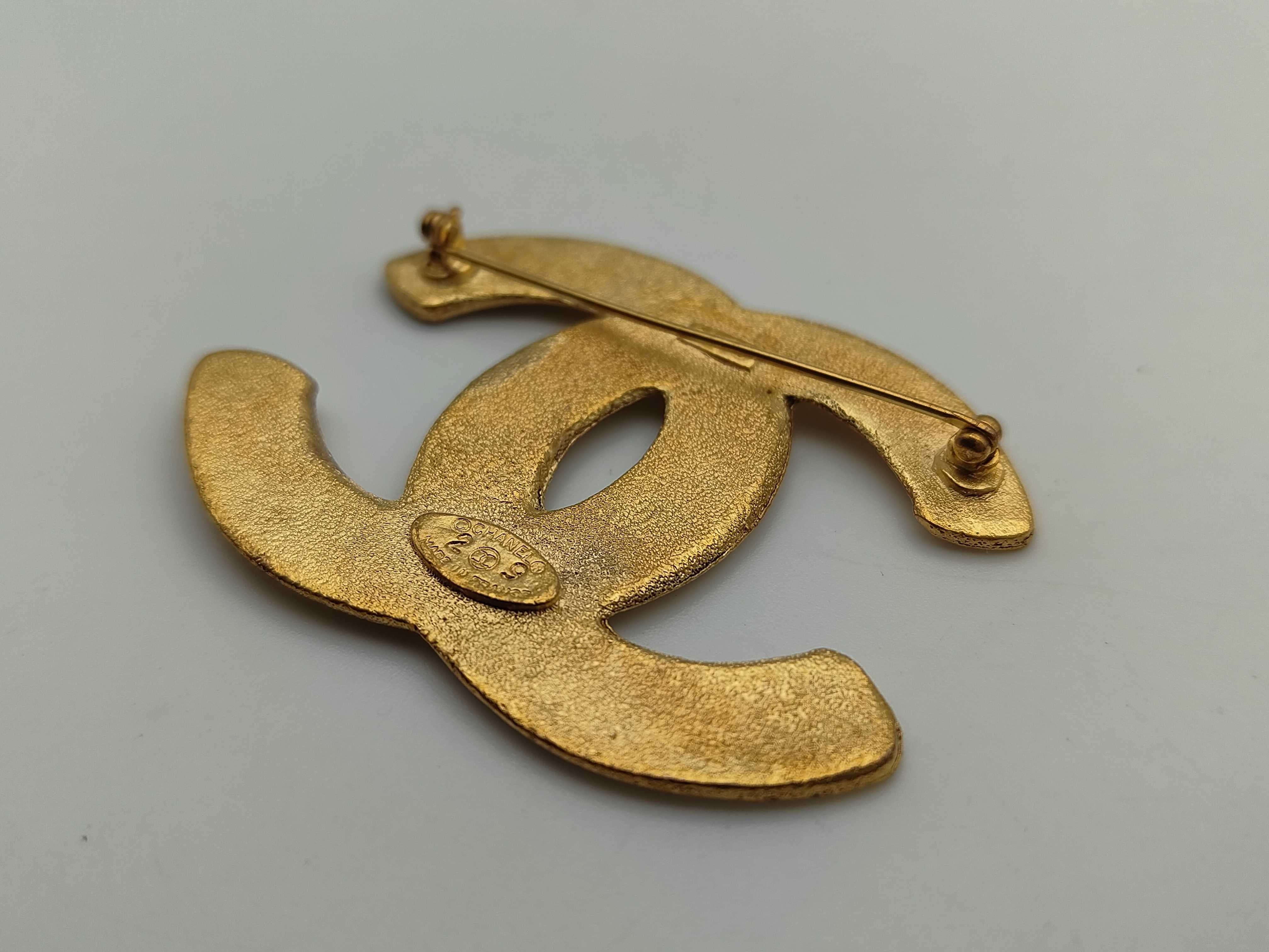 brooch 6 here mark 1263 gold 2 9 engraved brooch — view 3