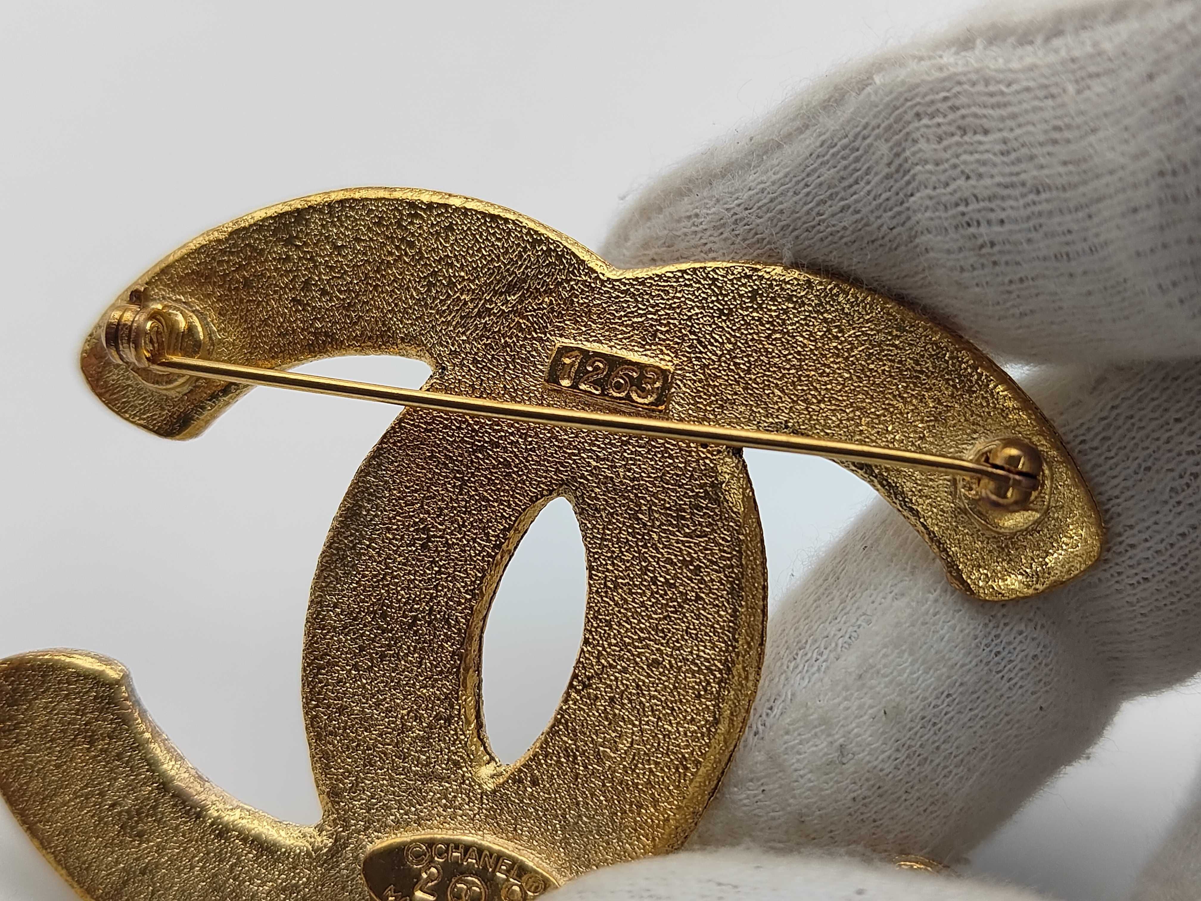 brooch 6 here mark 1263 gold 2 9 engraved brooch — view 5