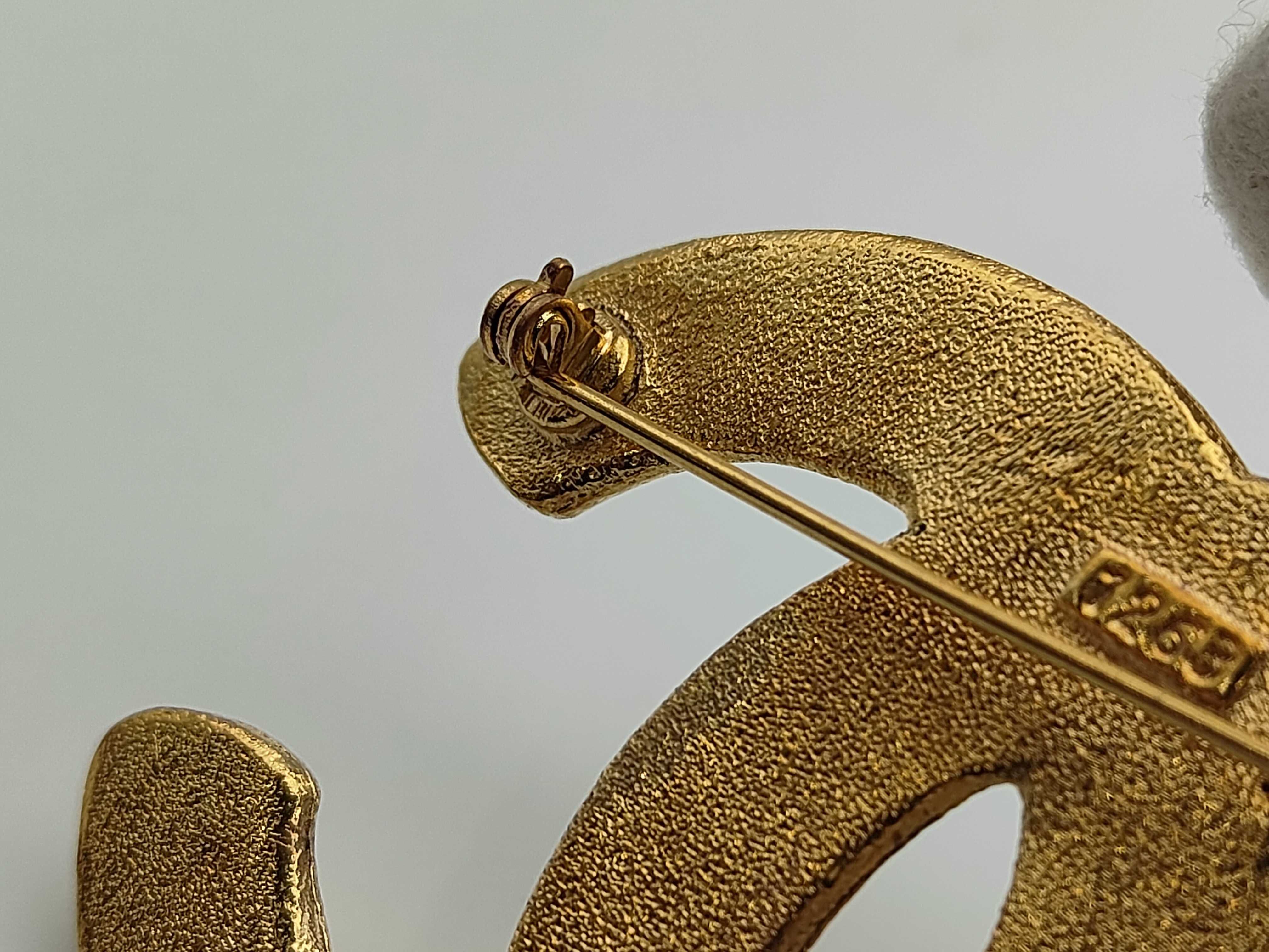 brooch 6 here mark 1263 gold 2 9 engraved brooch — view 6