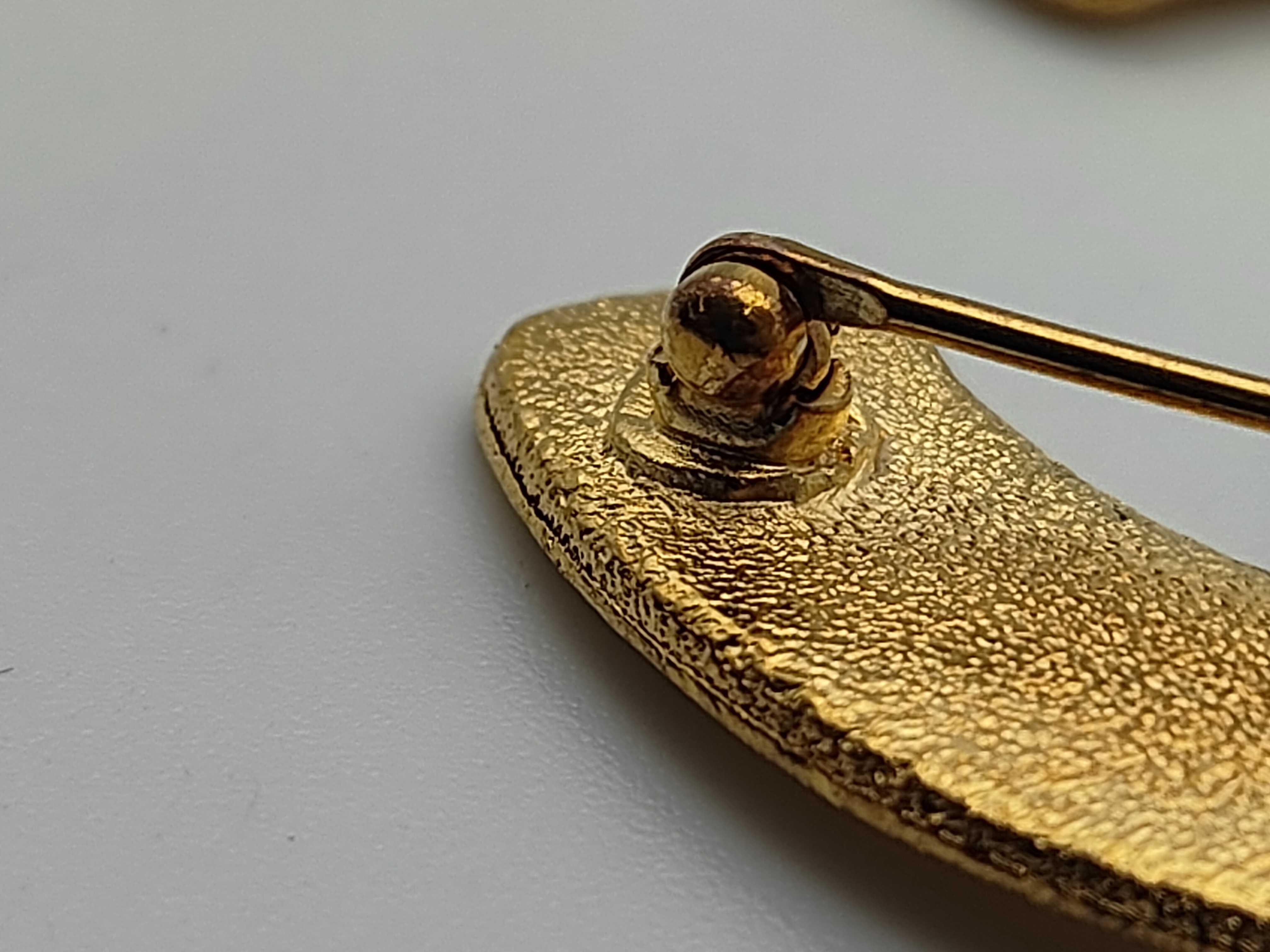brooch 6 here mark 1263 gold 2 9 engraved brooch — view 8