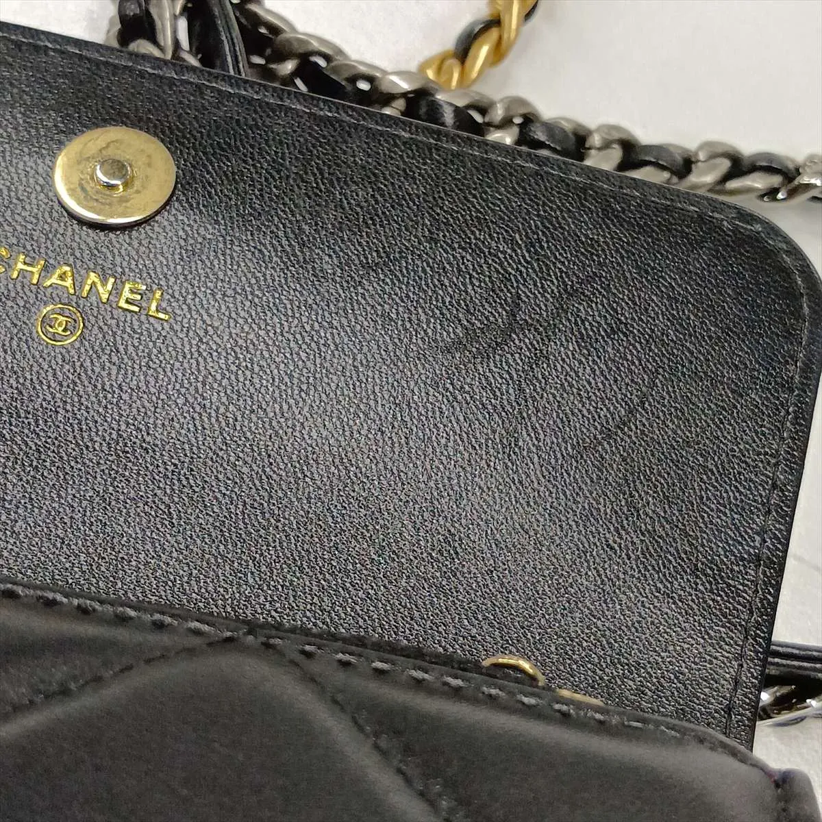 19 Lambskin Chain Wallet Black Gold x Silver Hardware THHLPC7K Random Serial Number — view 10