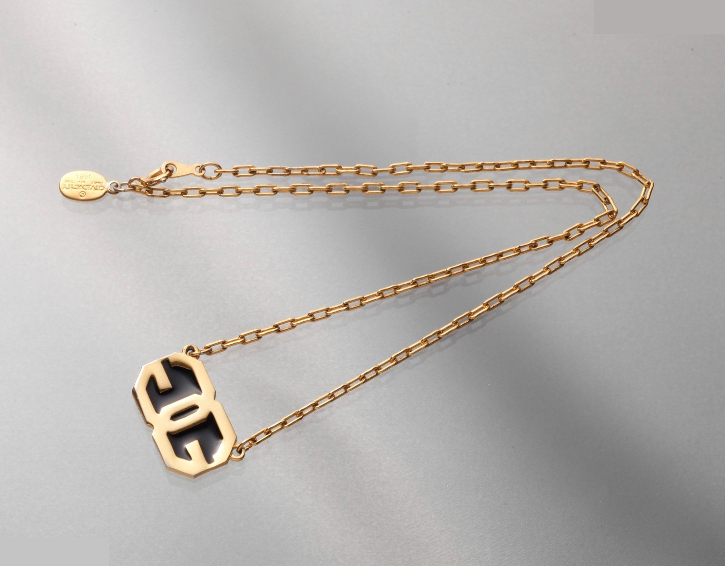 Other lines: Precious metal necklaces and pendants, total length approximately 38 cm. — view 2