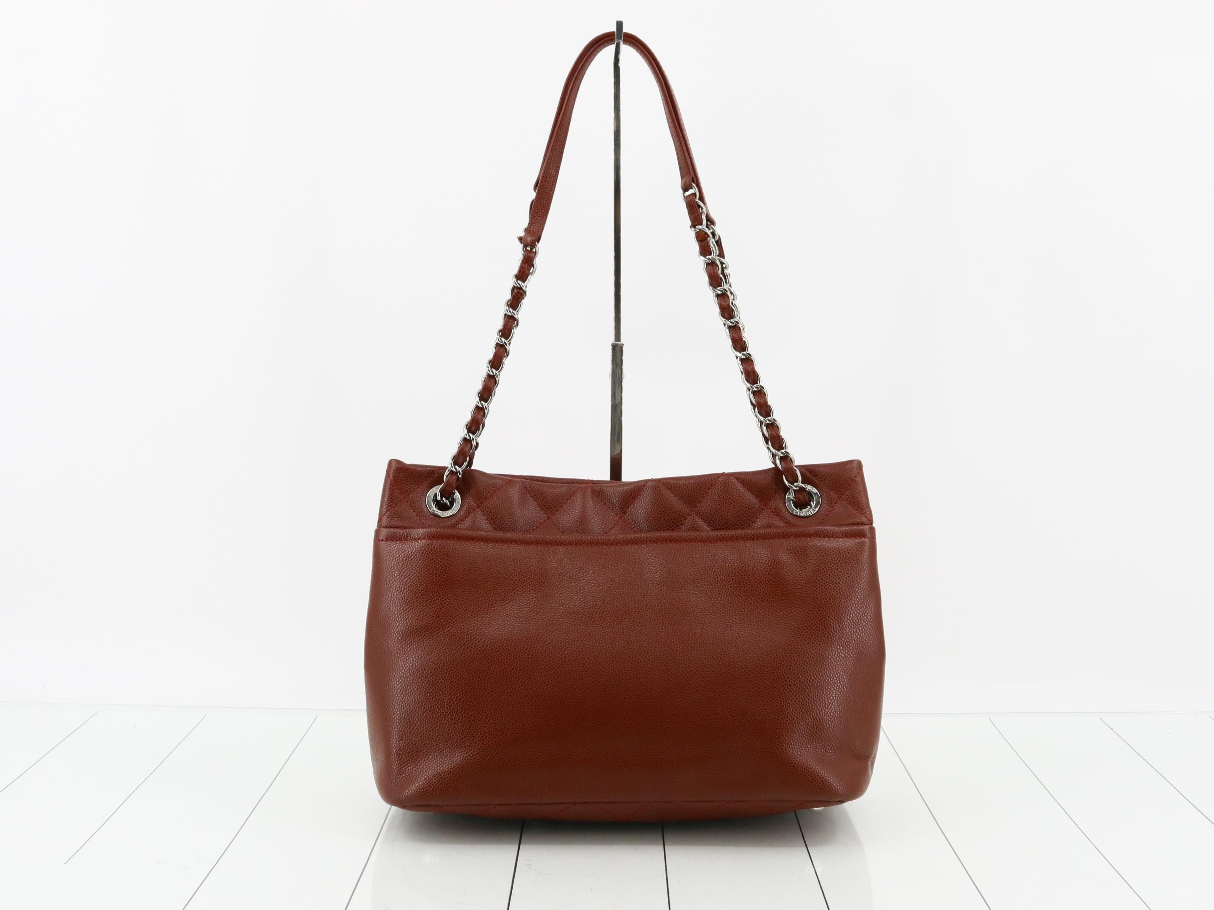 Matelassé Caviar Coco Mark Chain Tote — view 2