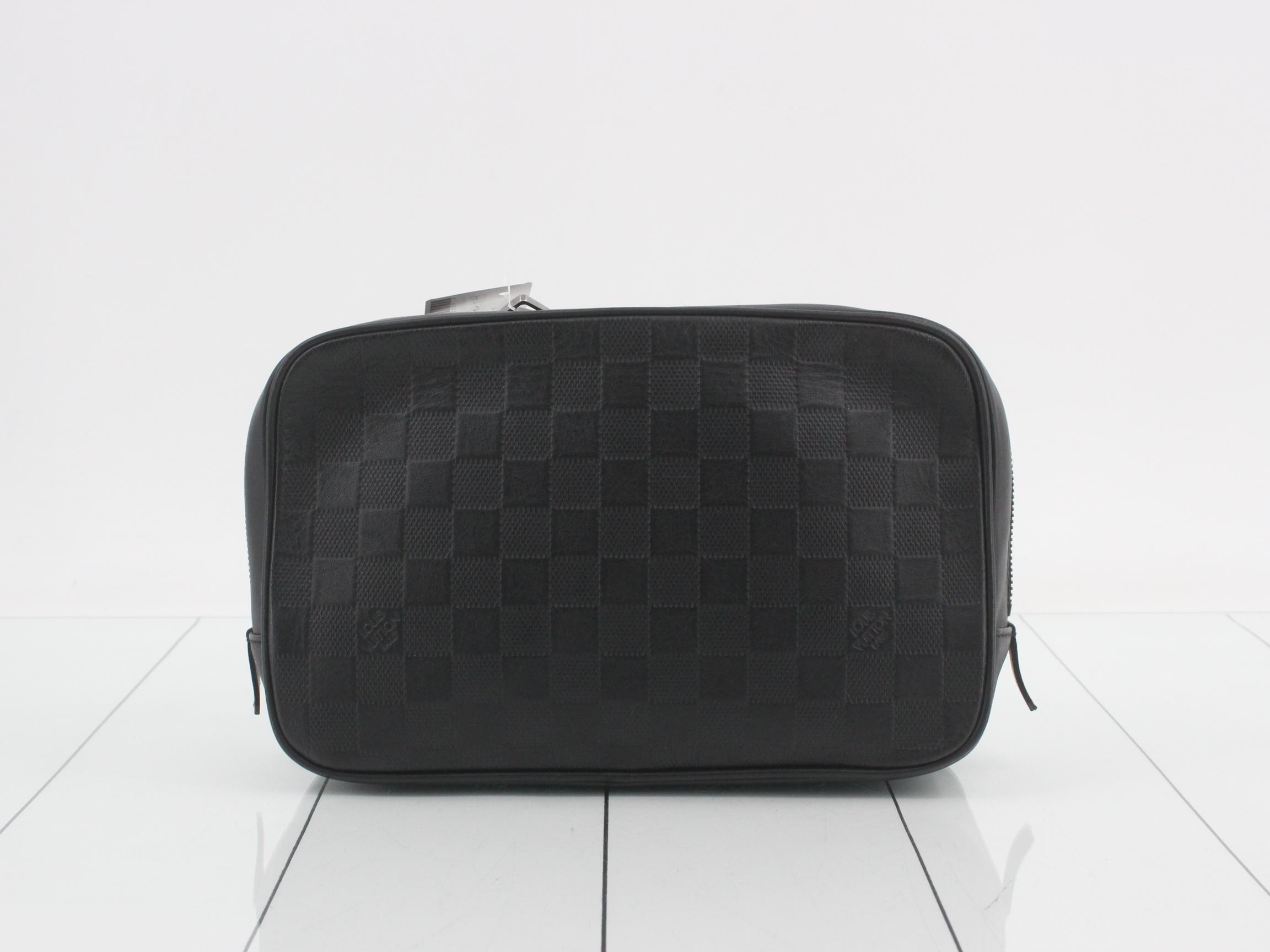 Damier Infini (bag) / Pouch - Trousse Toilette — view 2