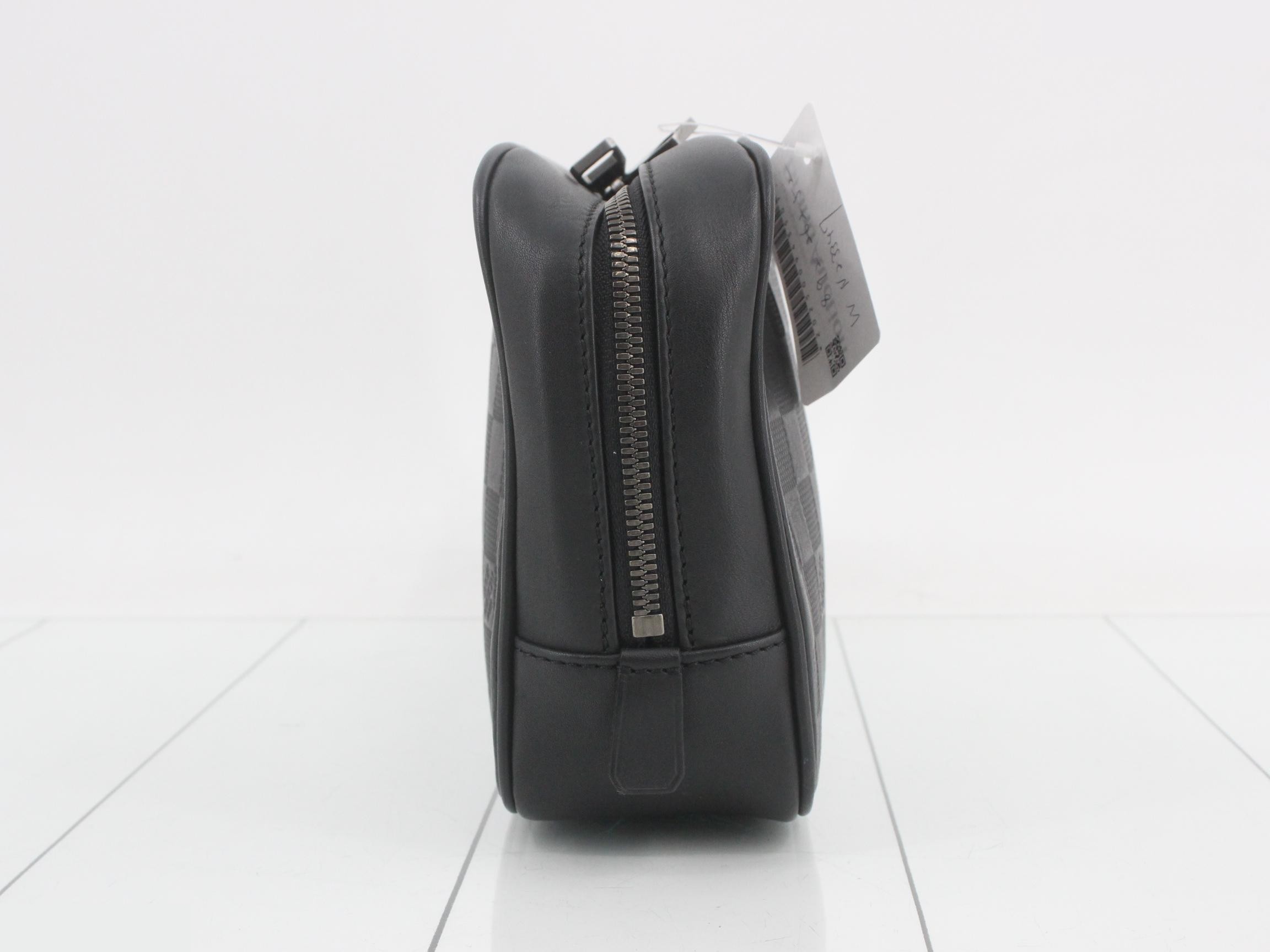 Damier Infini (bag) / Pouch - Trousse Toilette — view 3