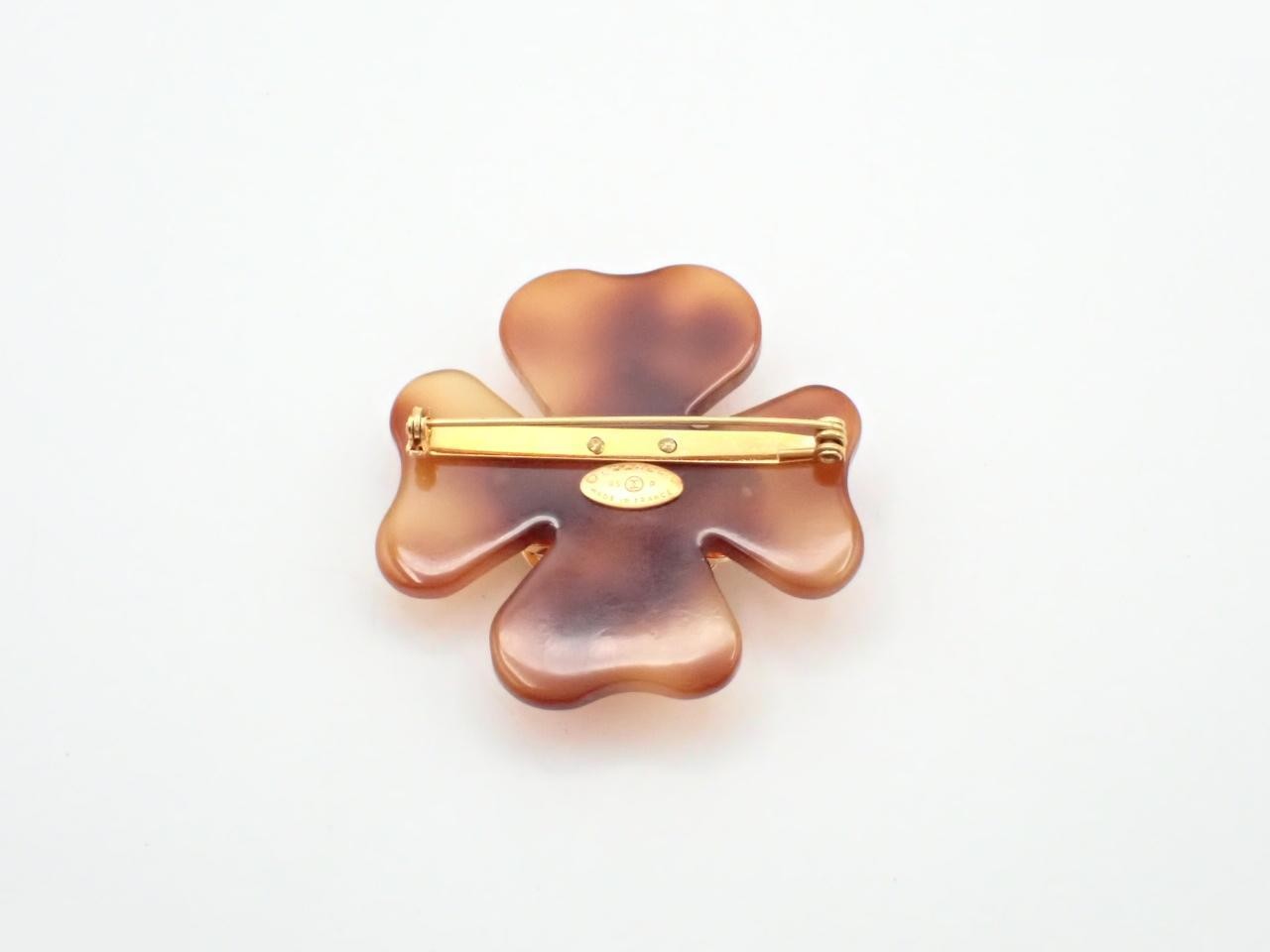 Tortoiseshell brooch with clover and Coco Chanel logo. — view 2