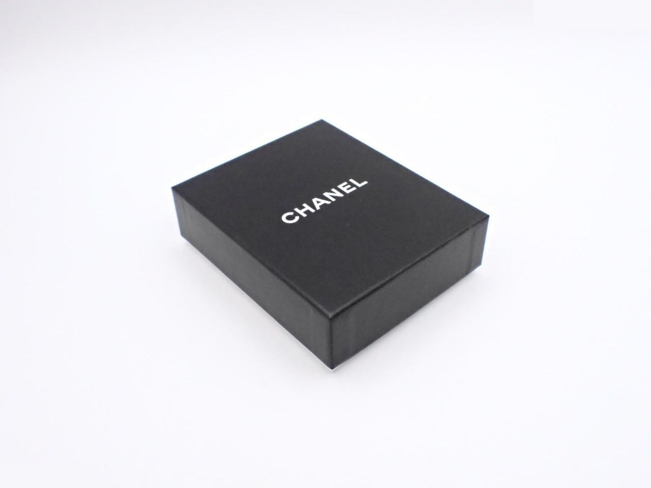 Tortoiseshell brooch with clover and Coco Chanel logo. — view 4