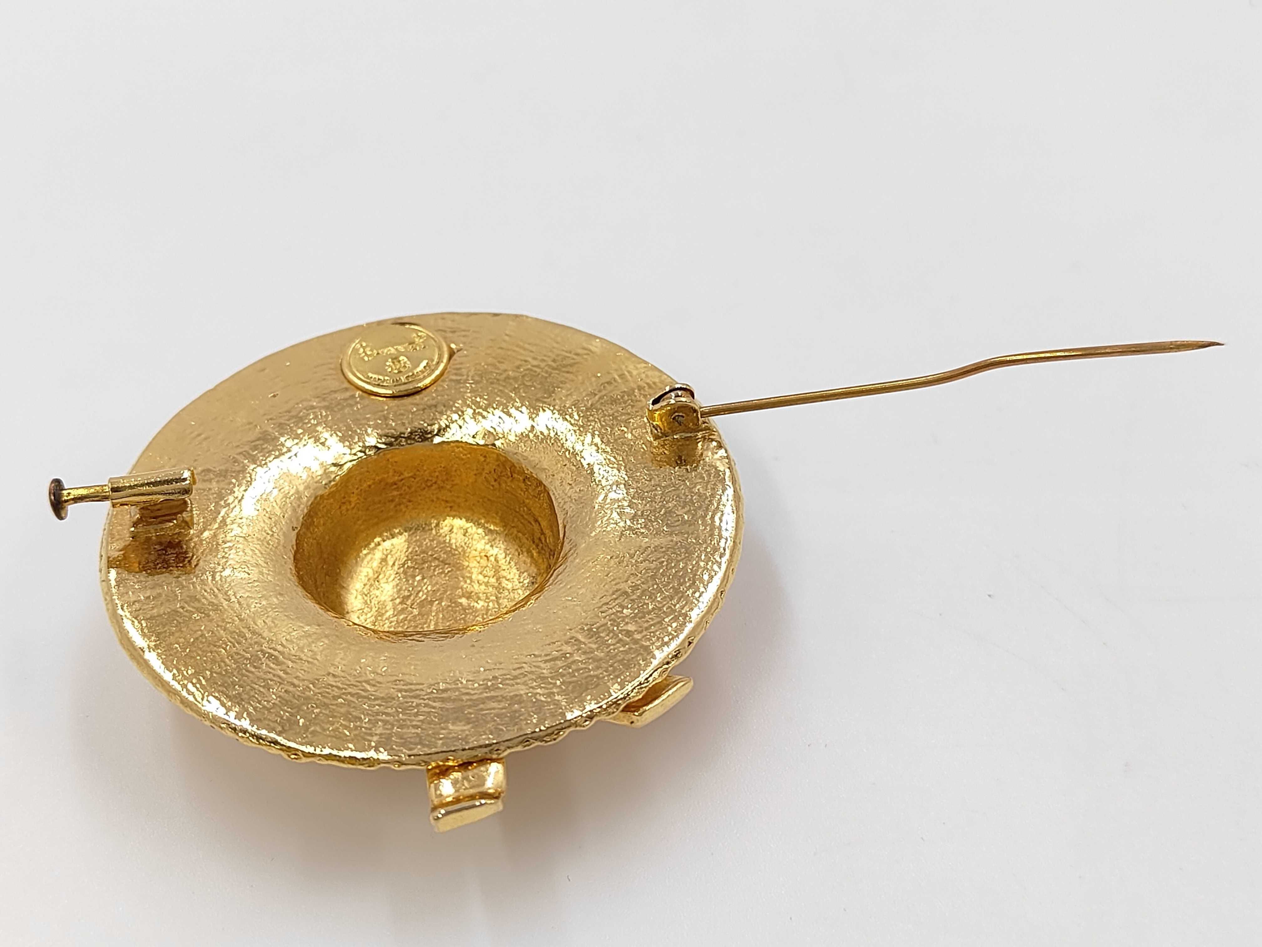 hat brooch box brooch — view 4