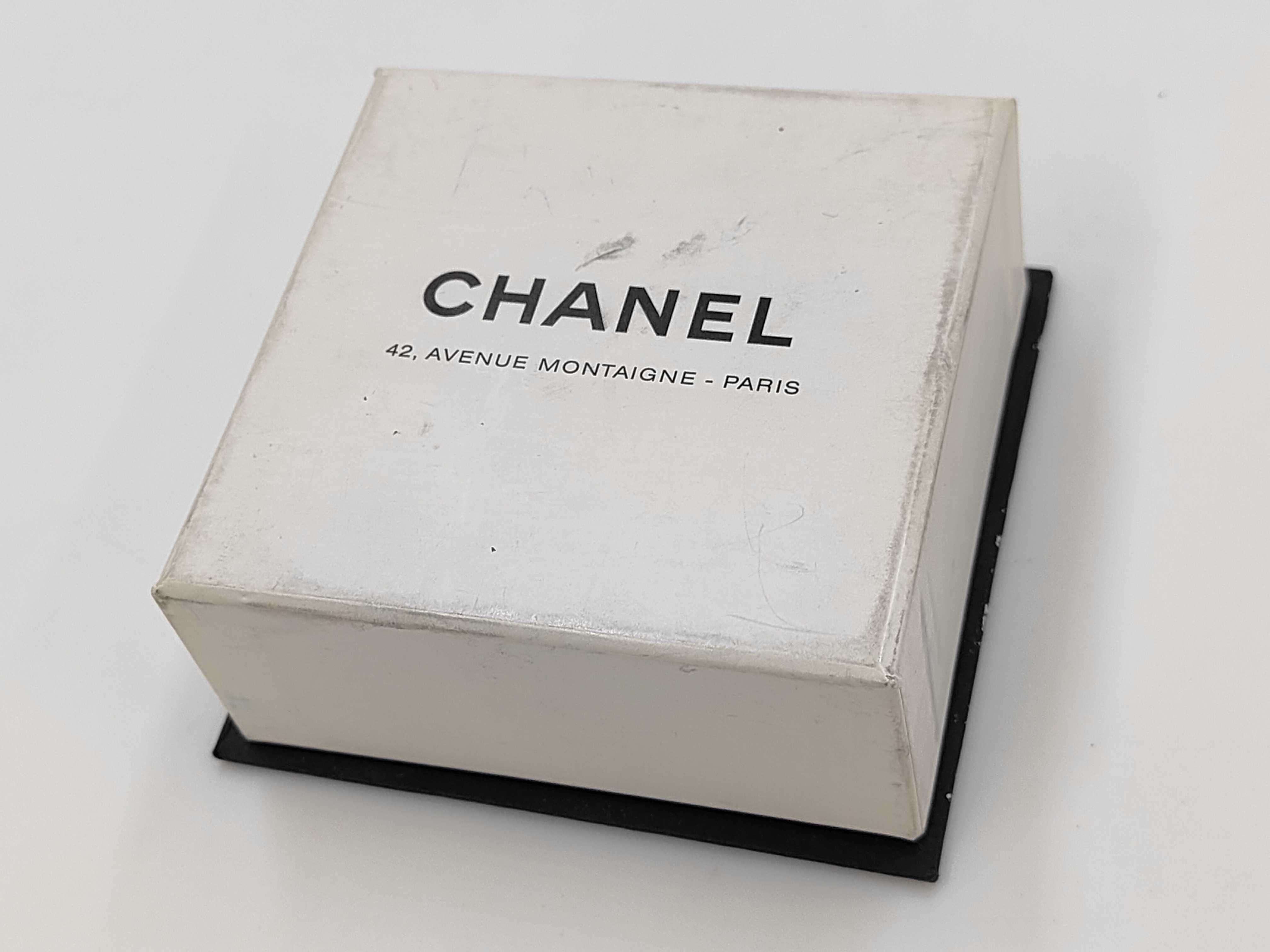hat brooch box brooch — view 8