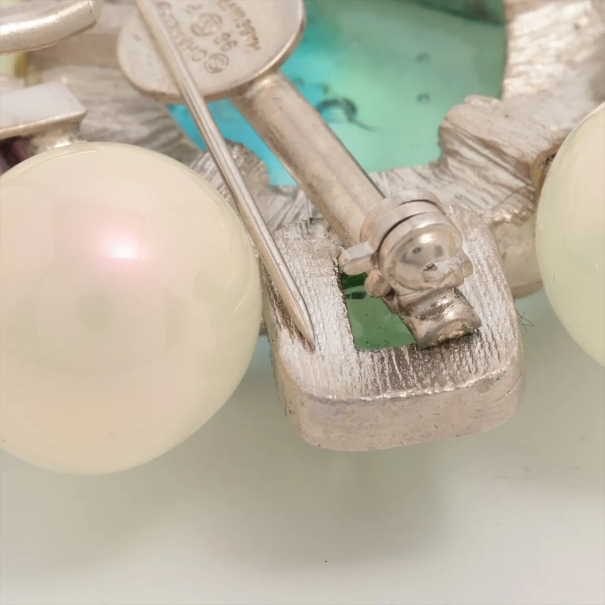98P brooch, metal x faux pearl x colored stone, silver x multicolor. Shows dents, — view 3