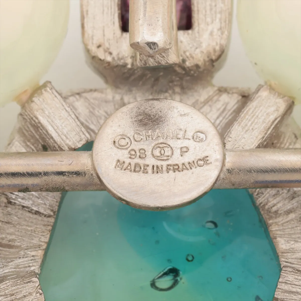 98P brooch, metal x faux pearl x colored stone, silver x multicolor. Shows dents, — view 4