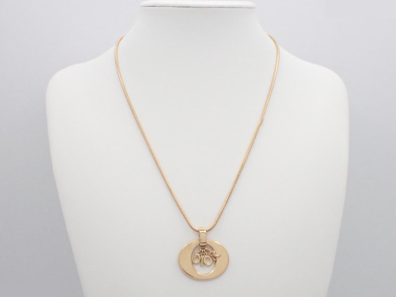 Other lines: Precious metals, necklaces, pendants, chains approximately 55cm long. — view 3