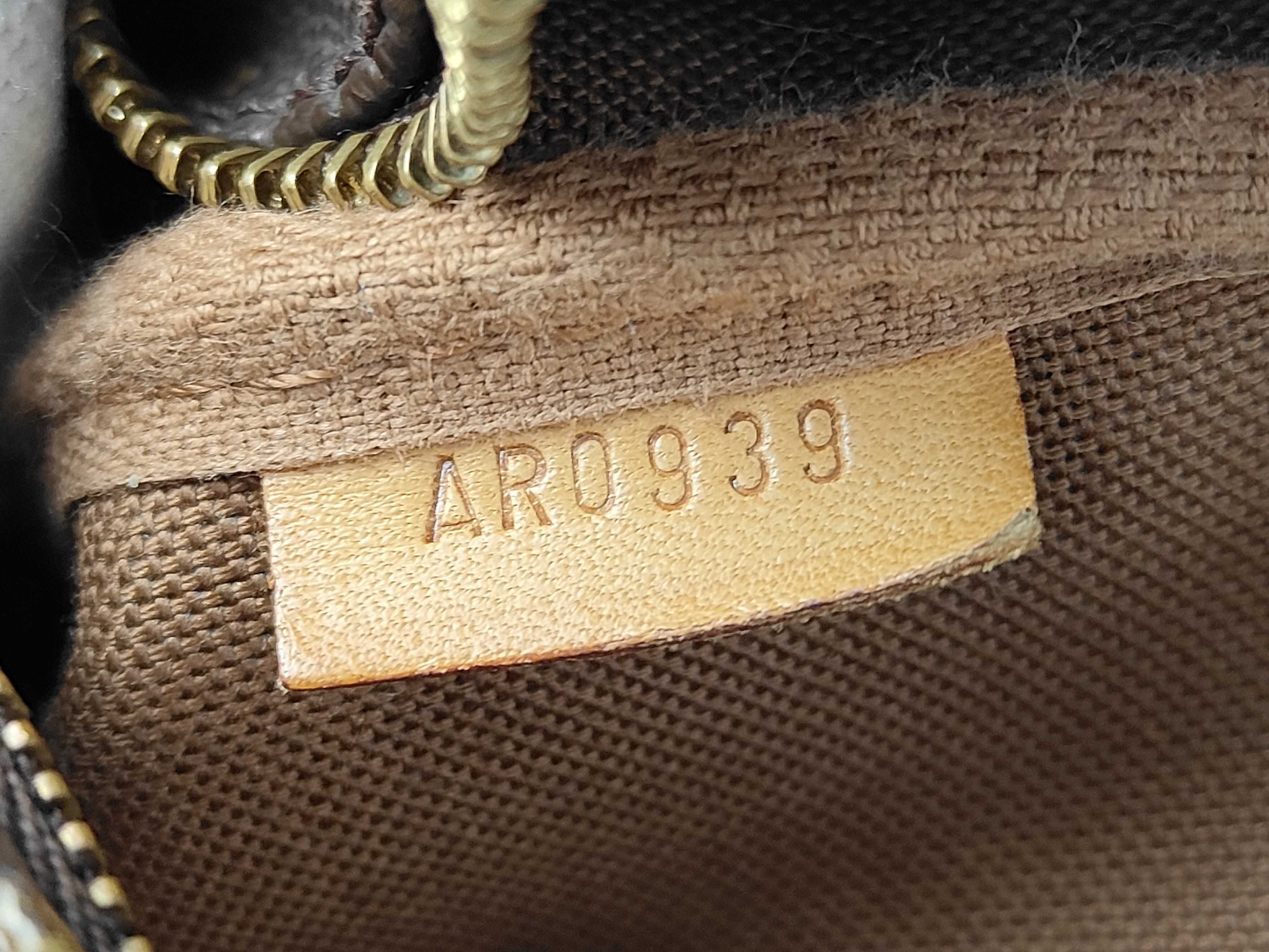 Monogram M40712 Pochette Accessoires Handbag — view 11
